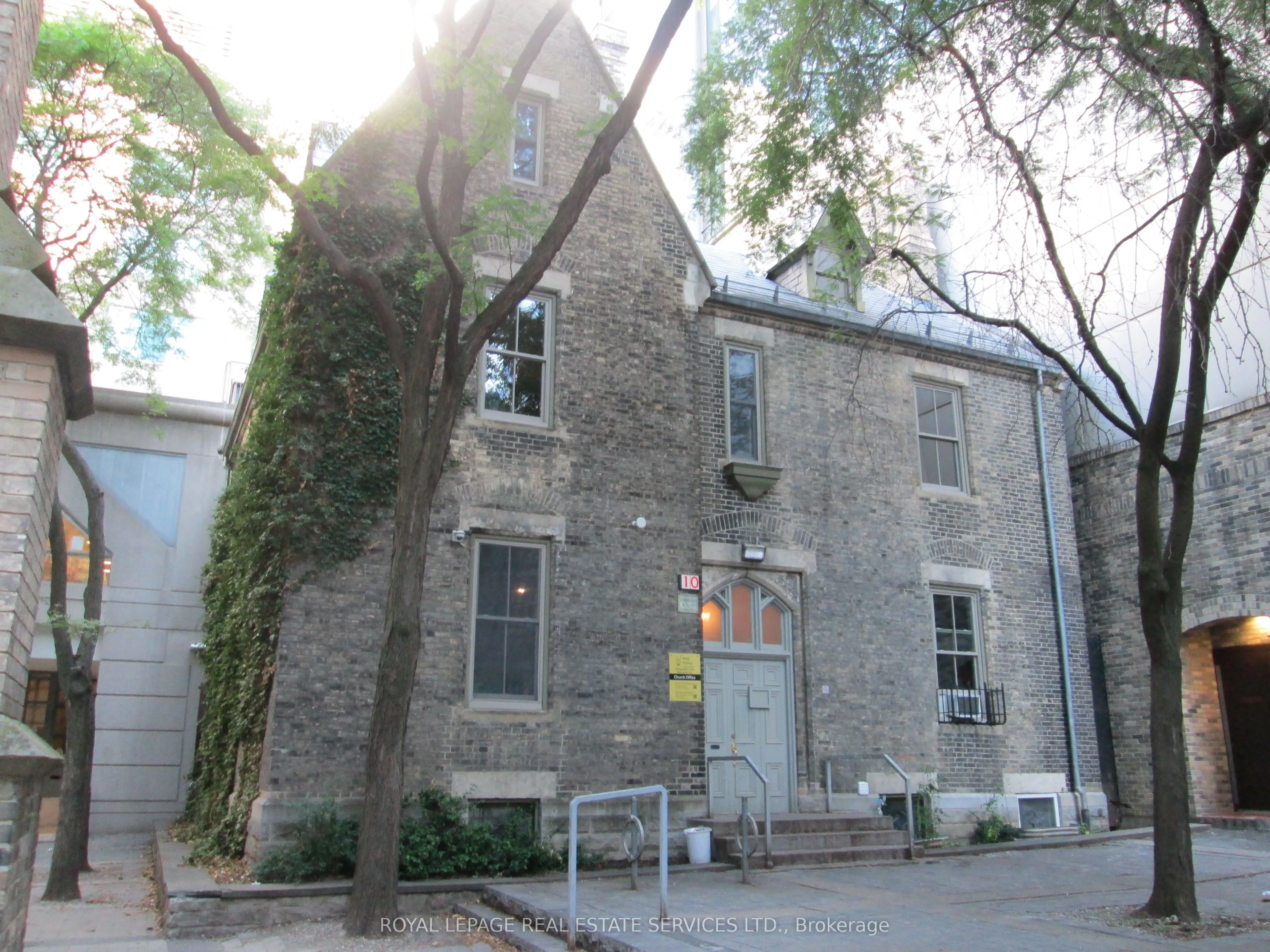 10 Trinity Square