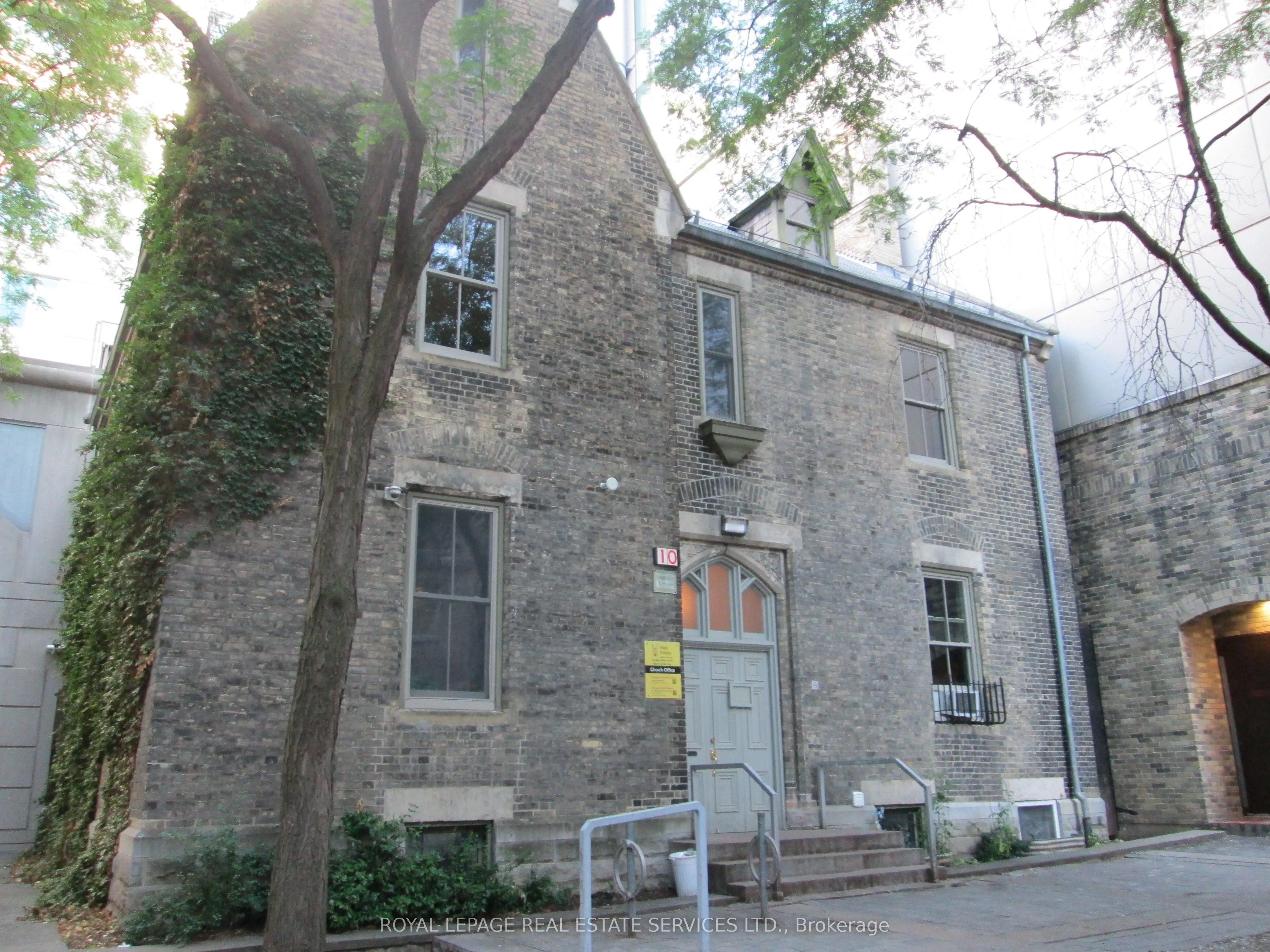 10 Trinity Square