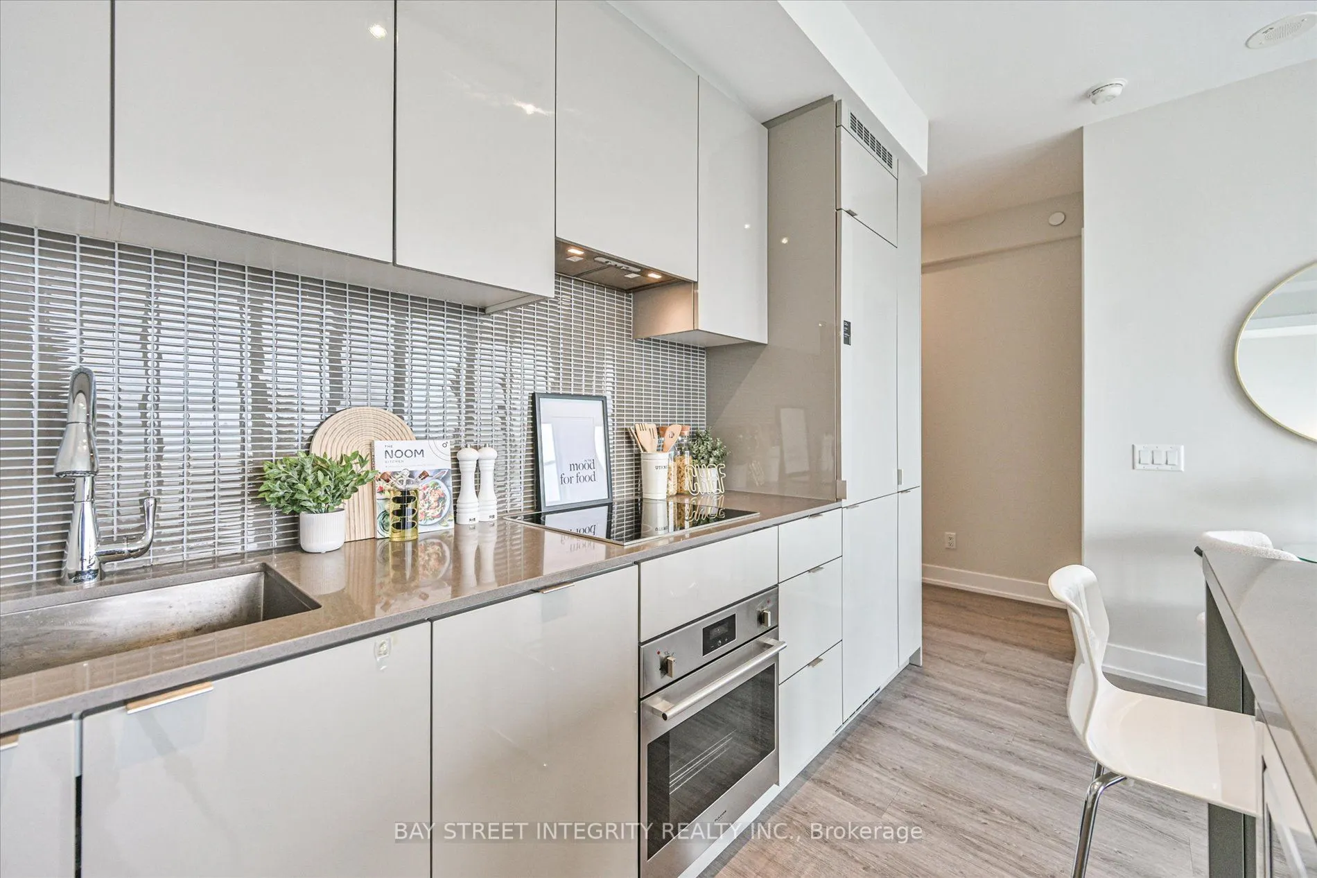 7 Grenville Street #3807