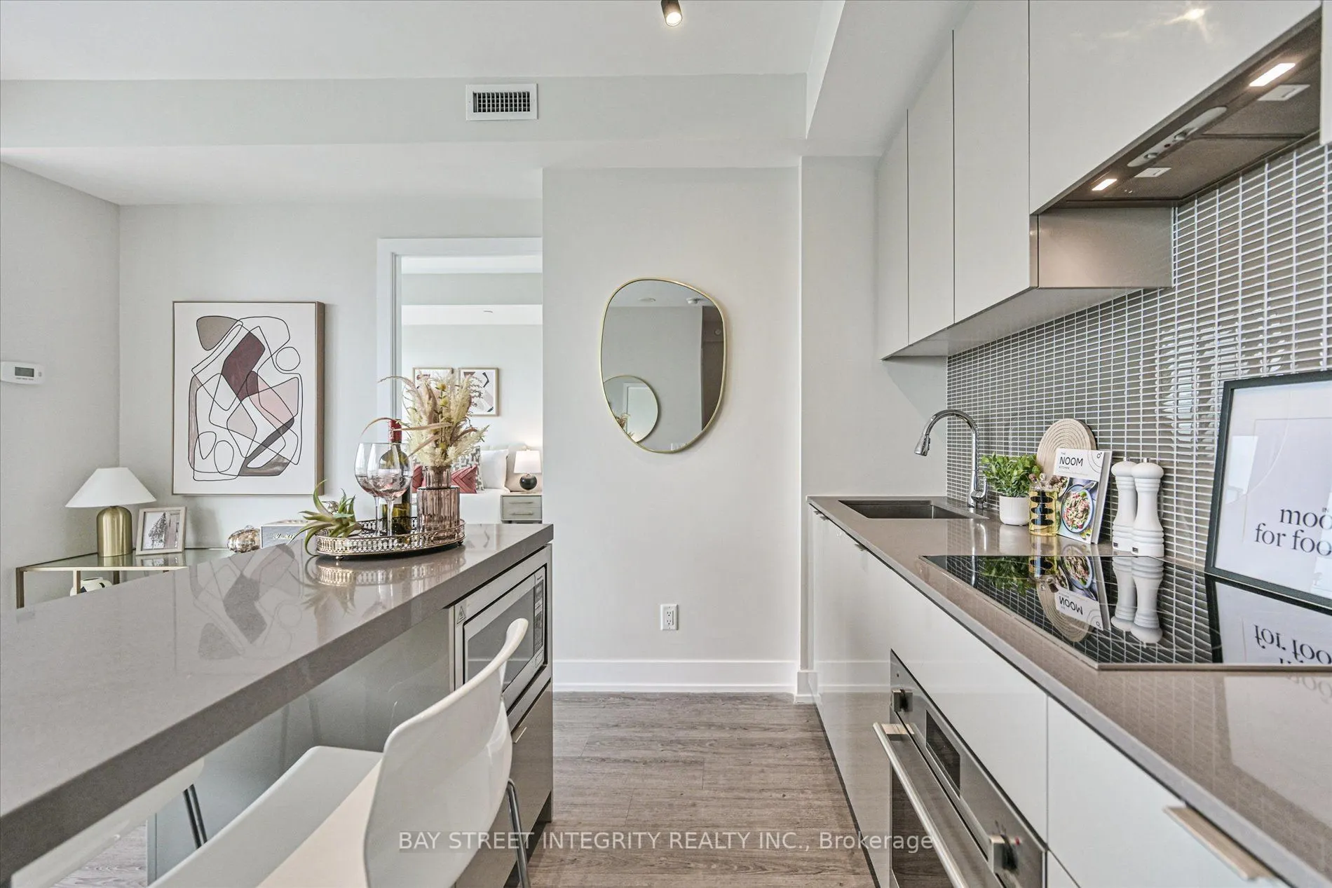 7 Grenville Street #3807
