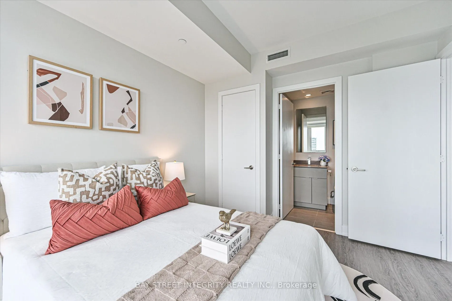 7 Grenville Street #3807