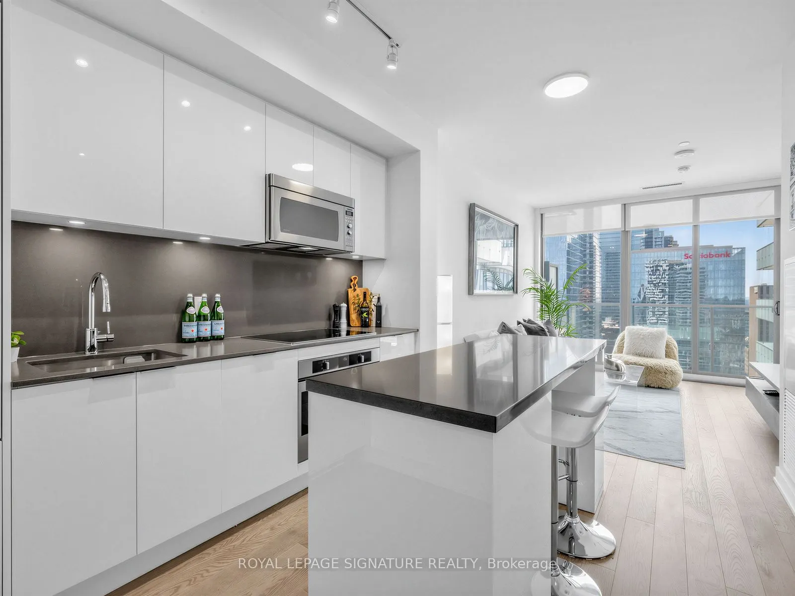 20 Lombard Street #3707