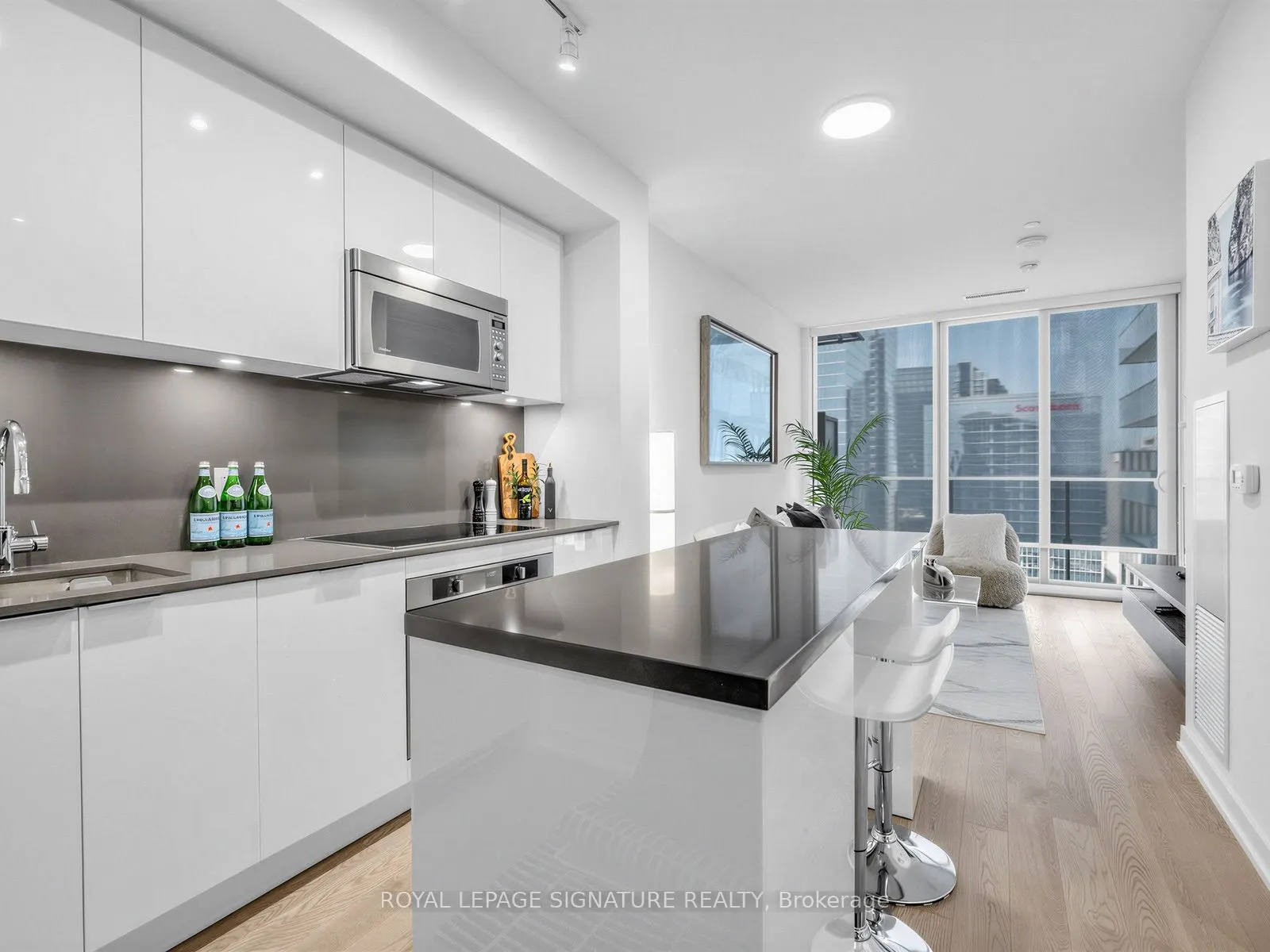 20 Lombard Street #3707