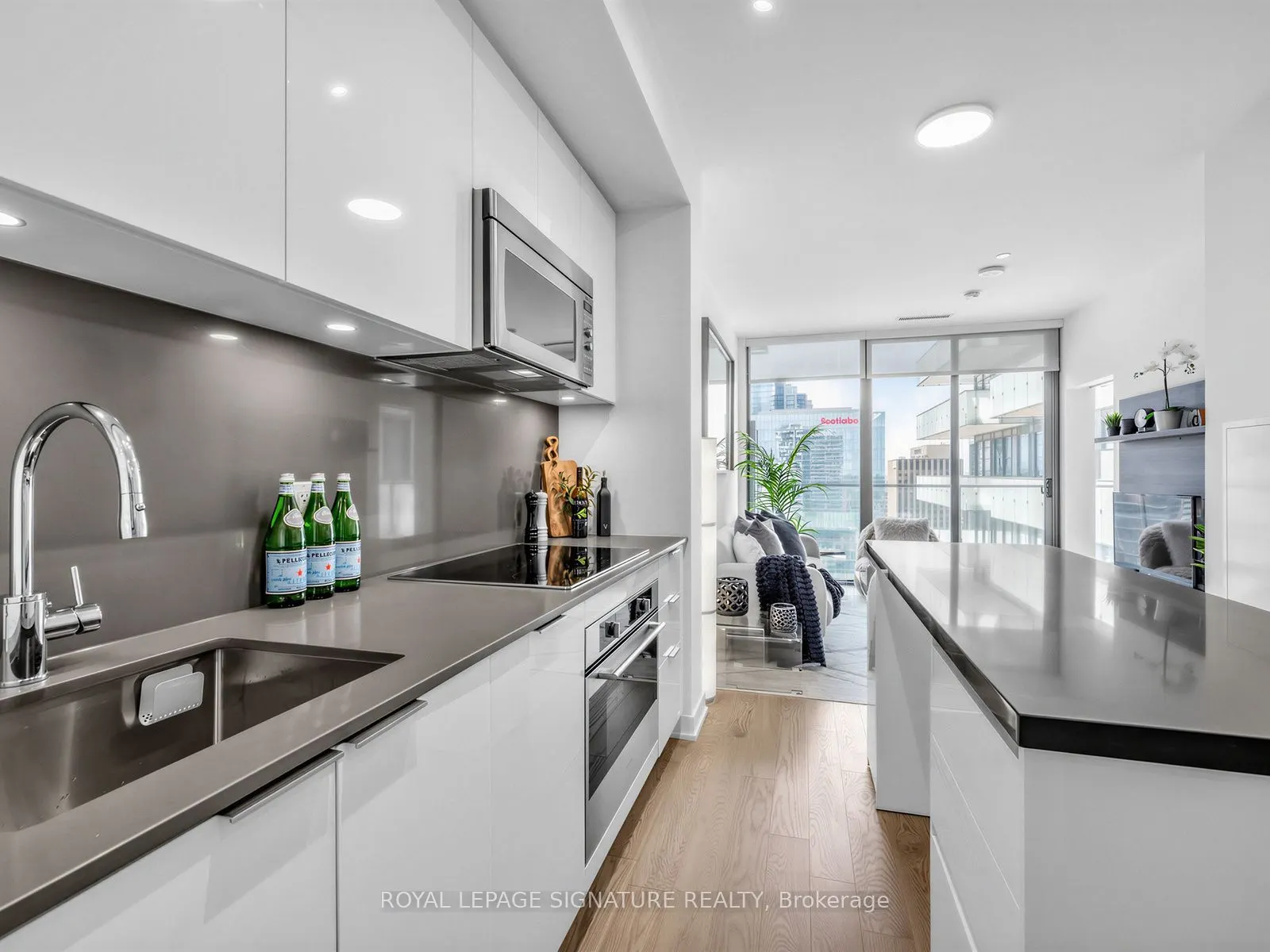 20 Lombard Street #3707