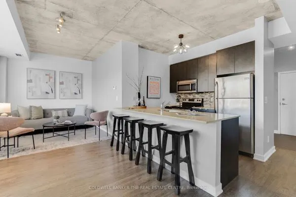 400 Wellington Street W