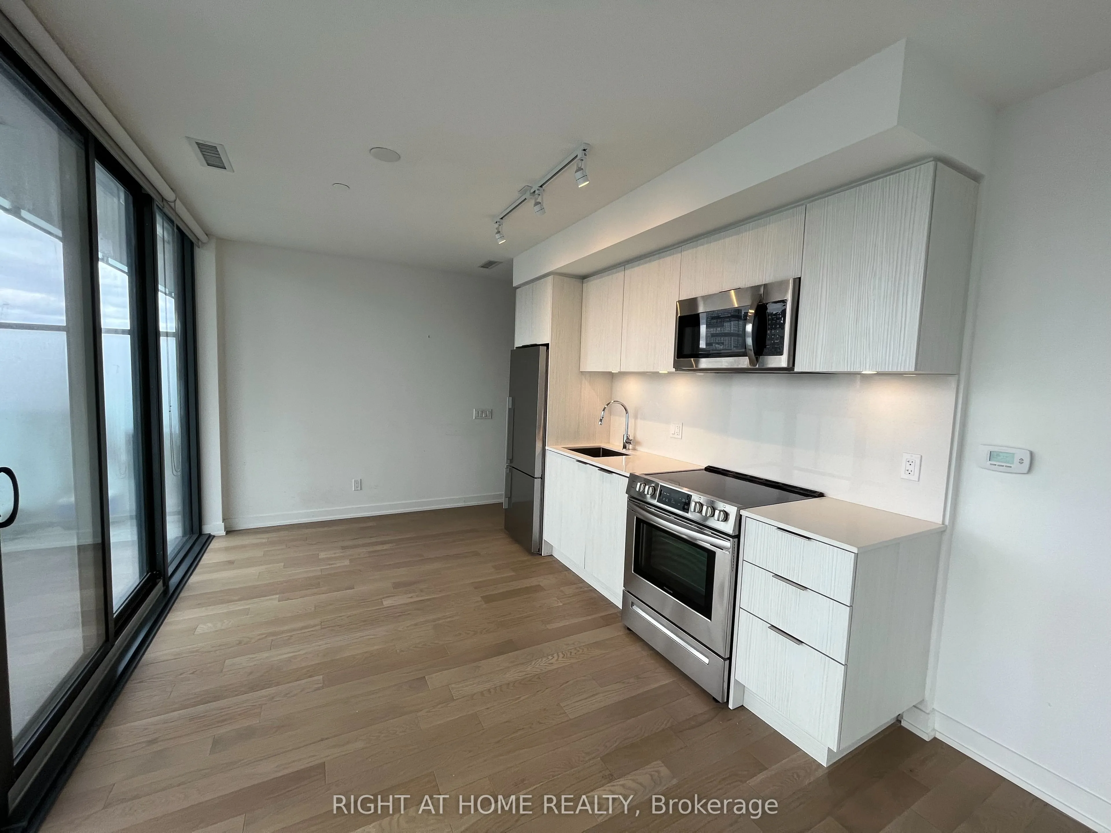 25 Richmond Street E #2112