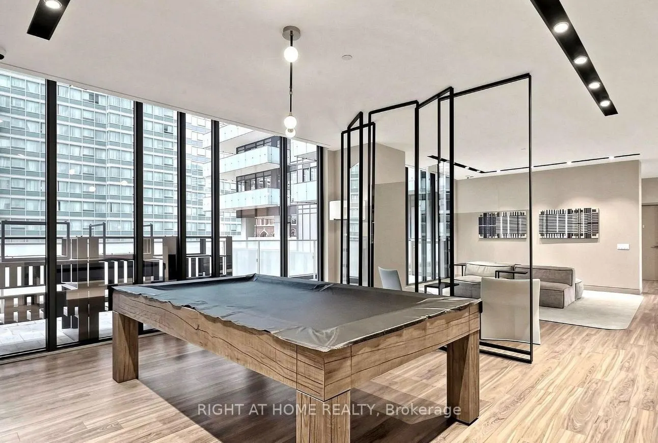 25 Richmond Street E #2112