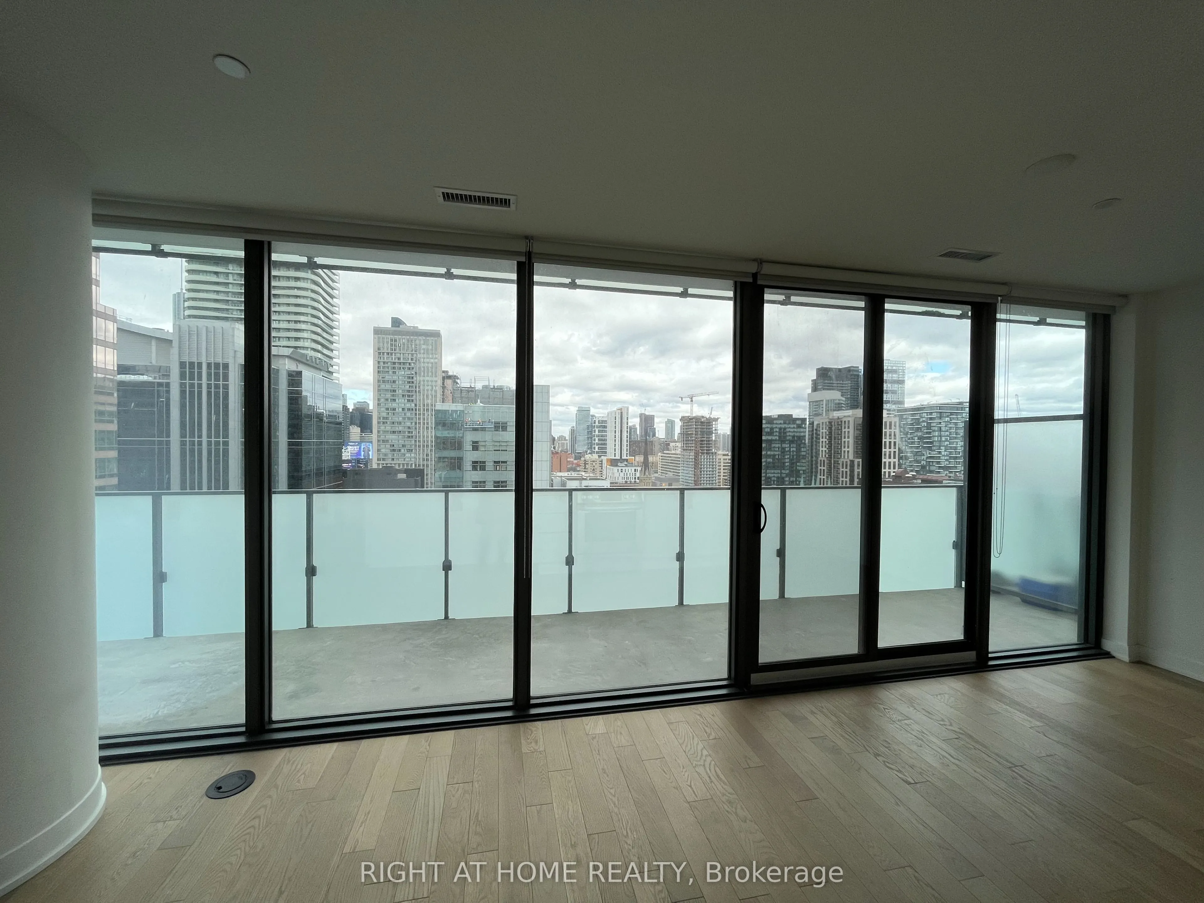 25 Richmond Street E #2112