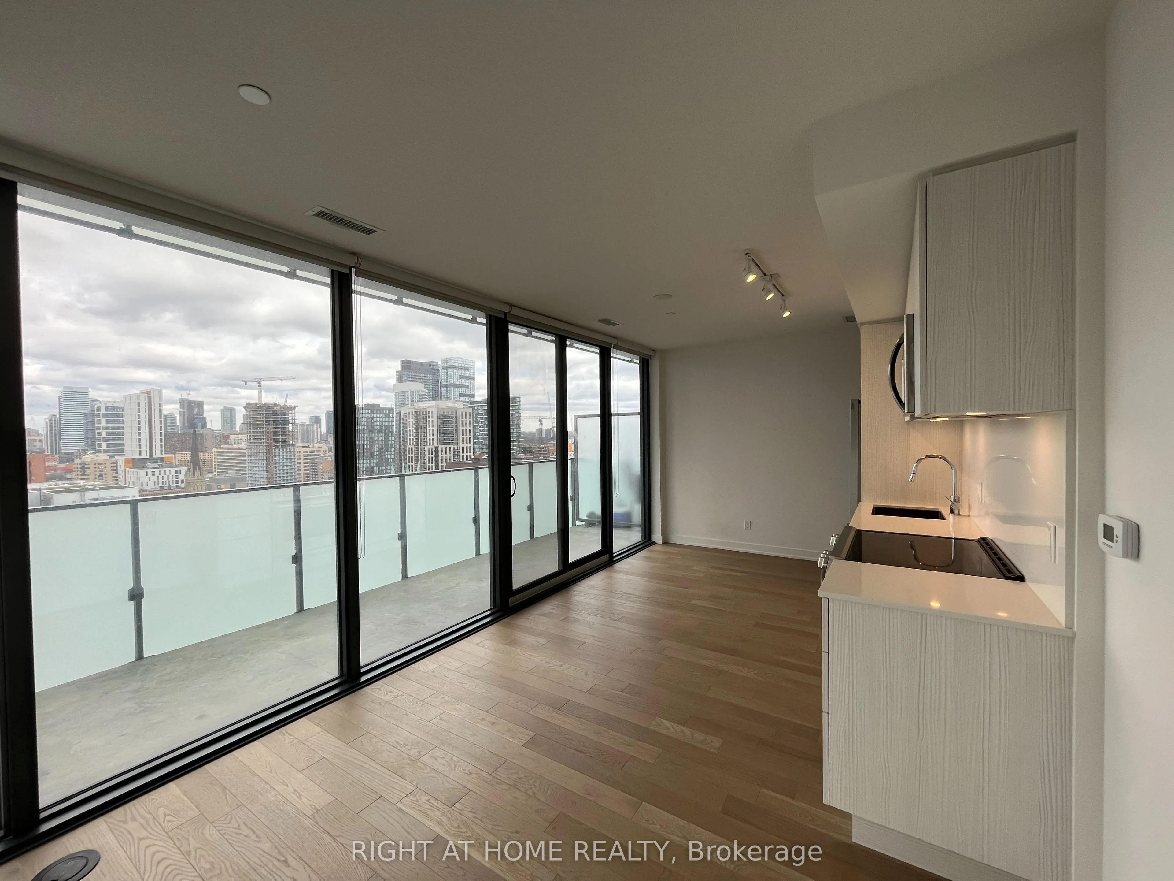 25 Richmond Street E #2112