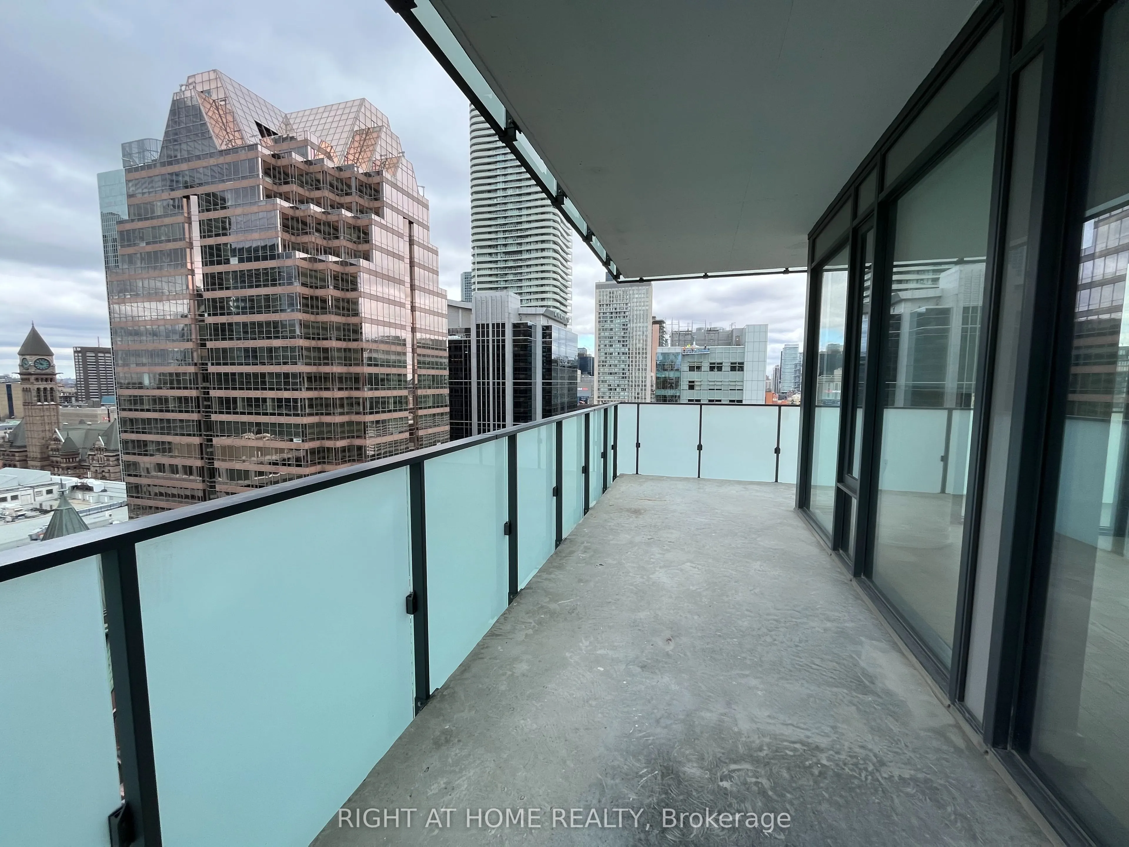 25 Richmond Street E #2112