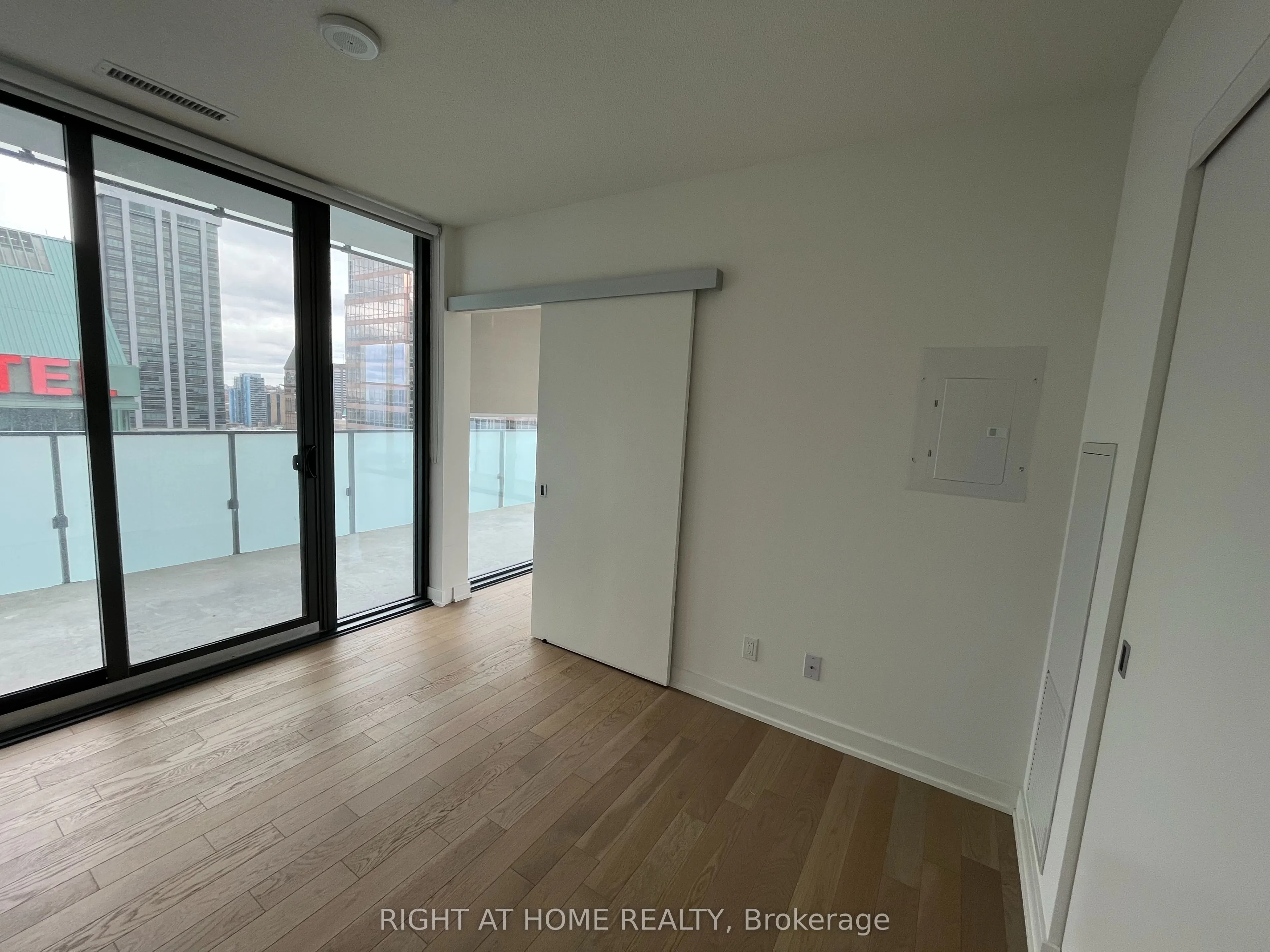 25 Richmond Street E #2112