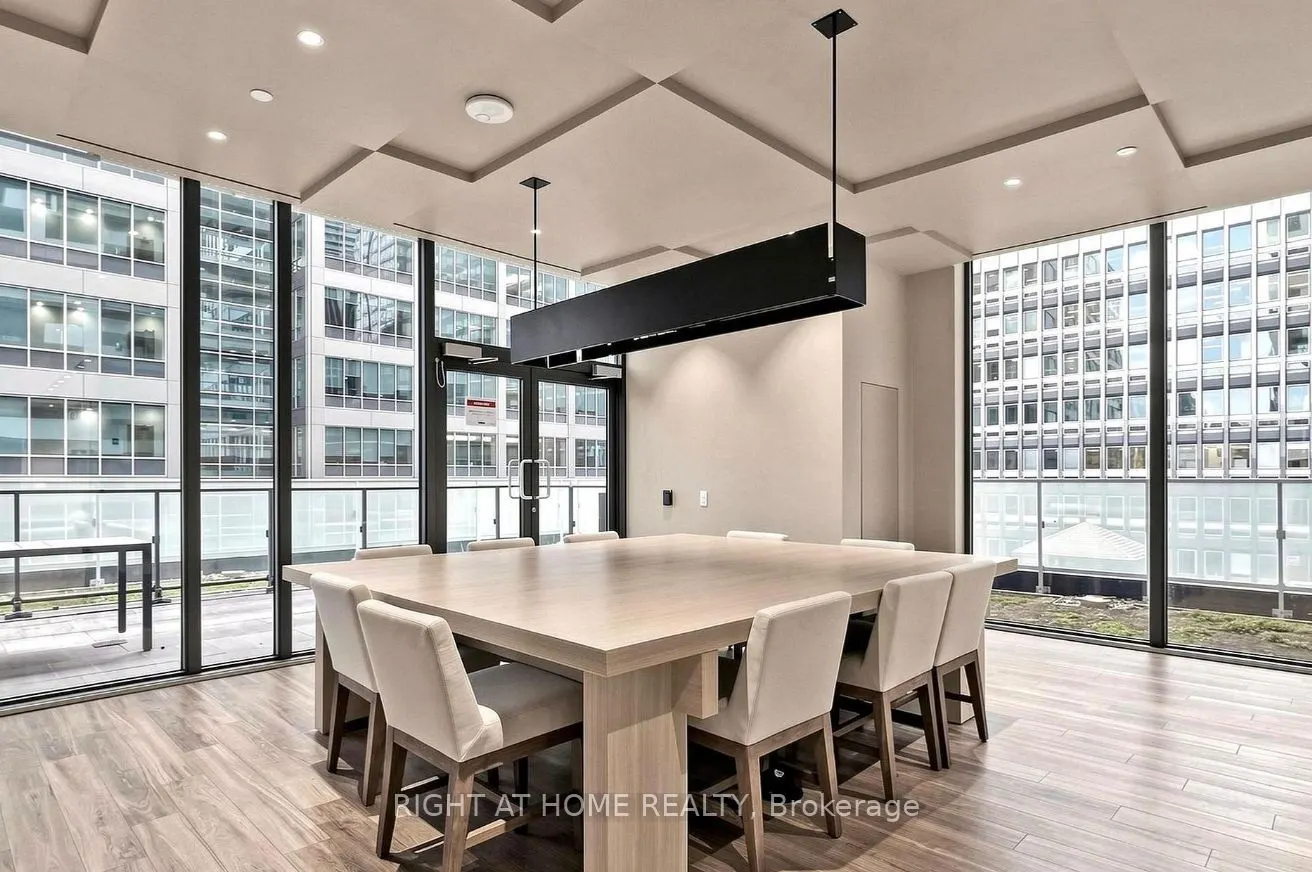 25 Richmond Street E #2112