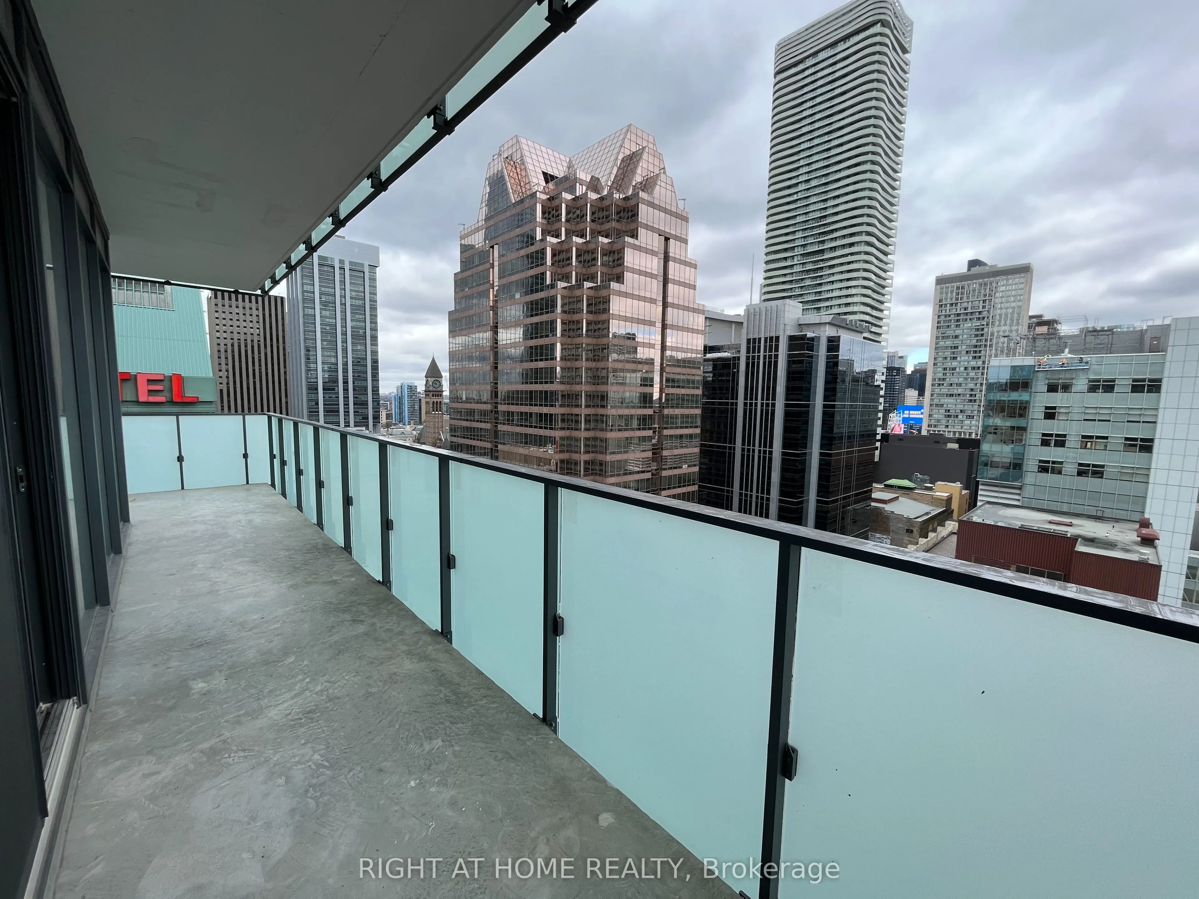 25 Richmond Street E #2112