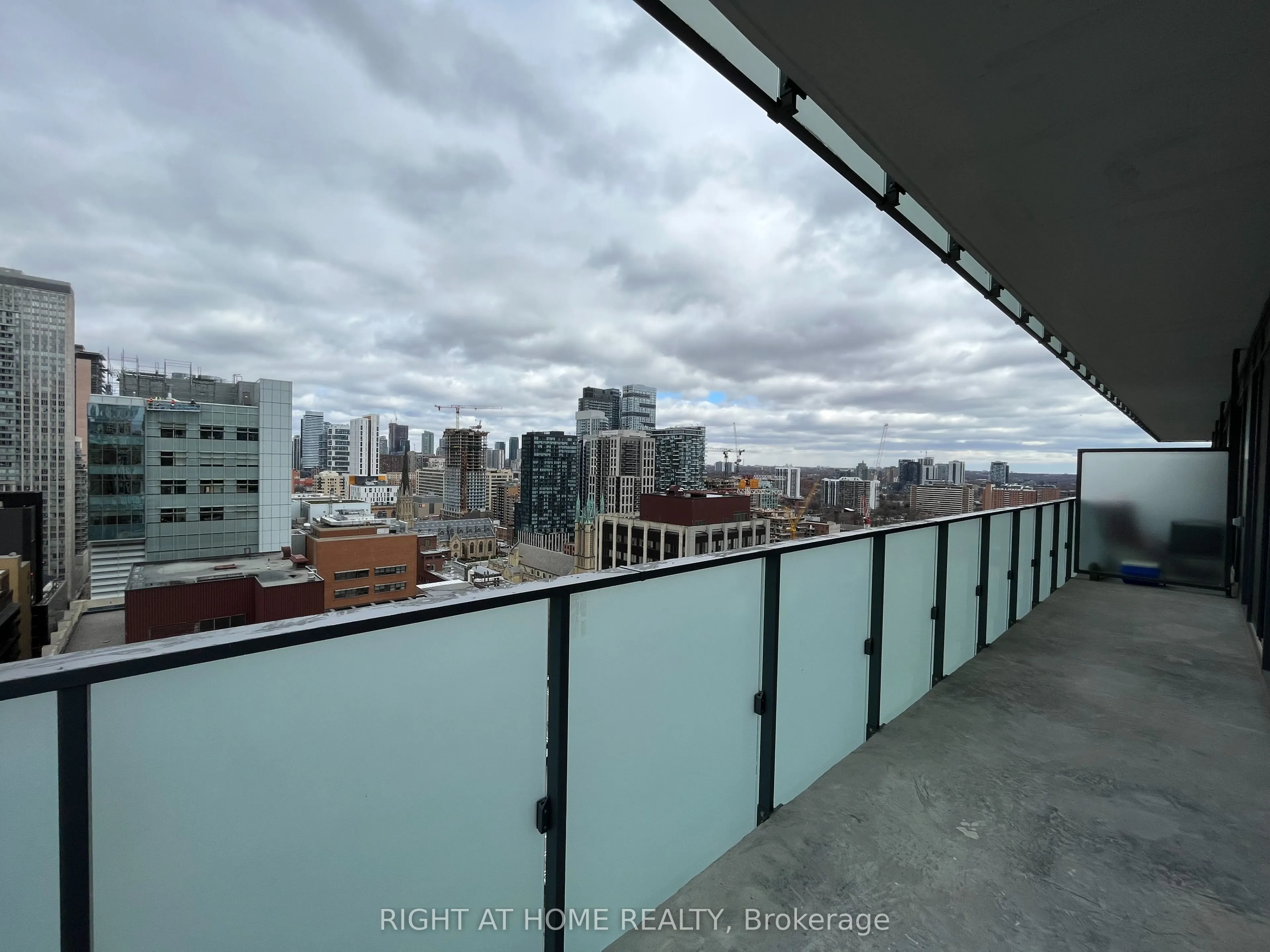 25 Richmond Street E #2112