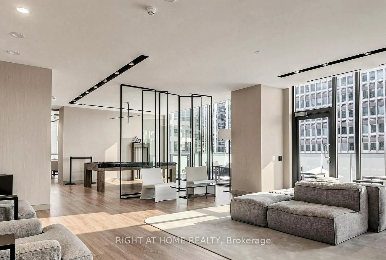 25 Richmond Street E #2112