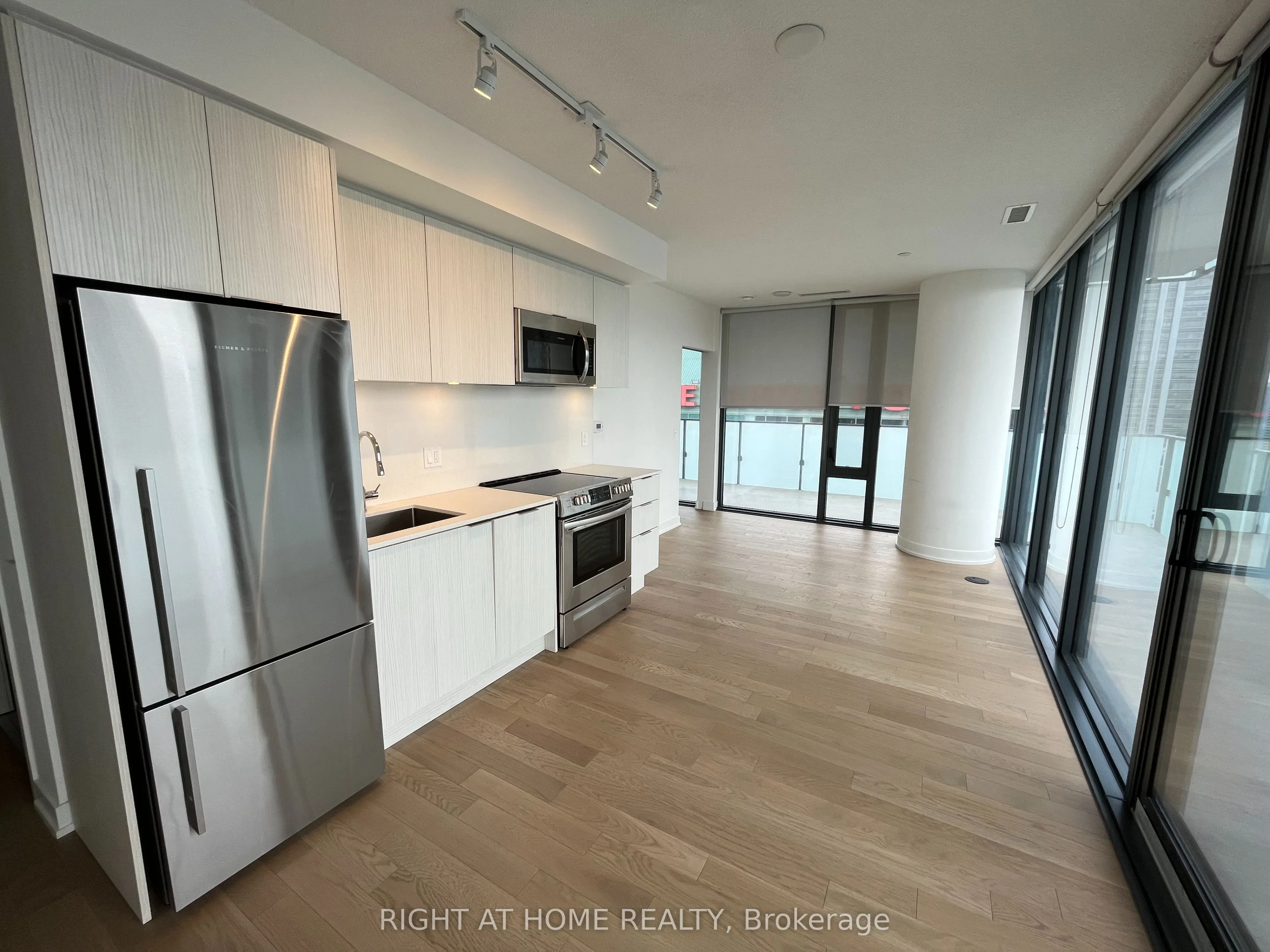 25 Richmond Street E #2112