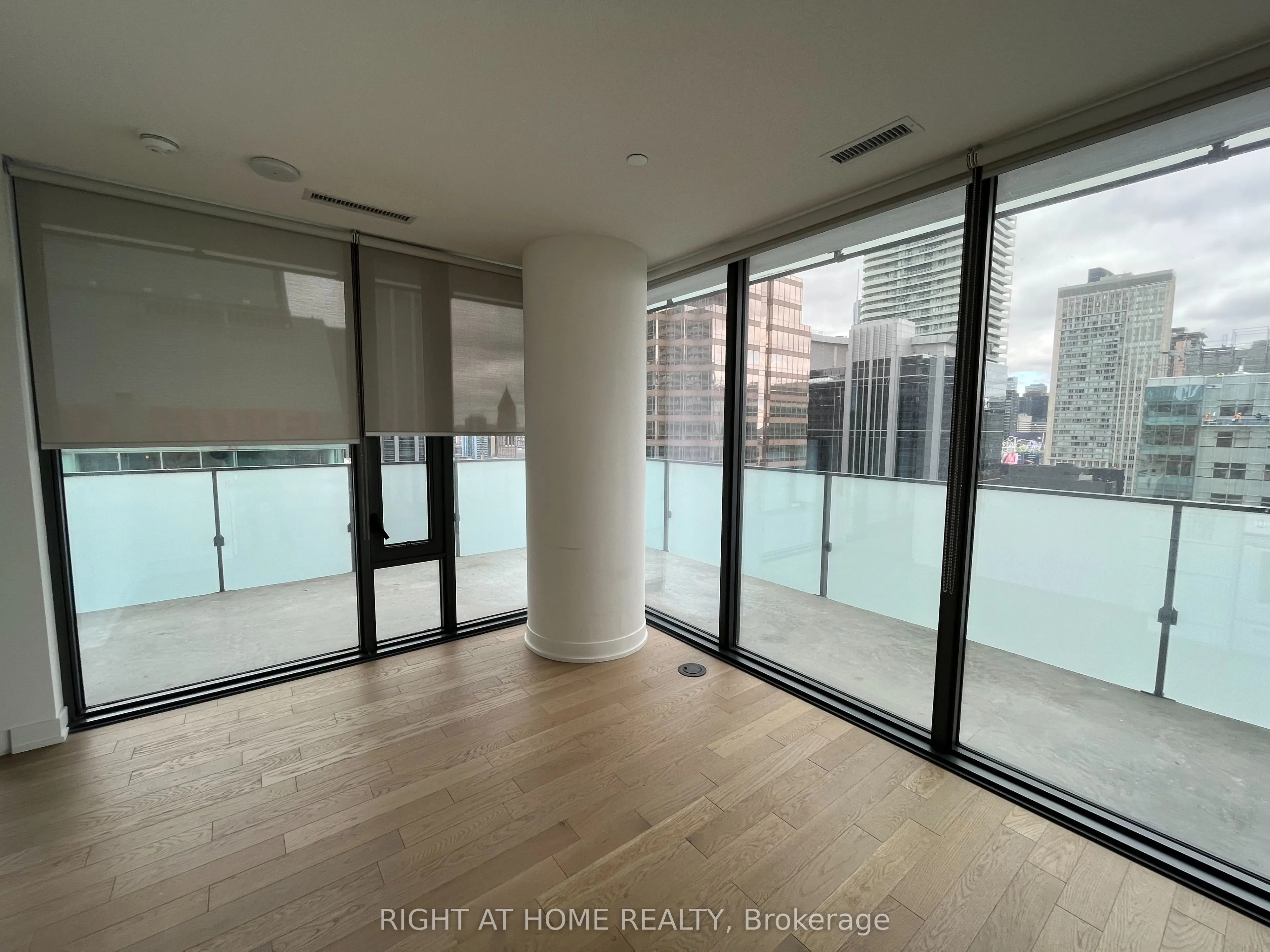 25 Richmond Street E #2112