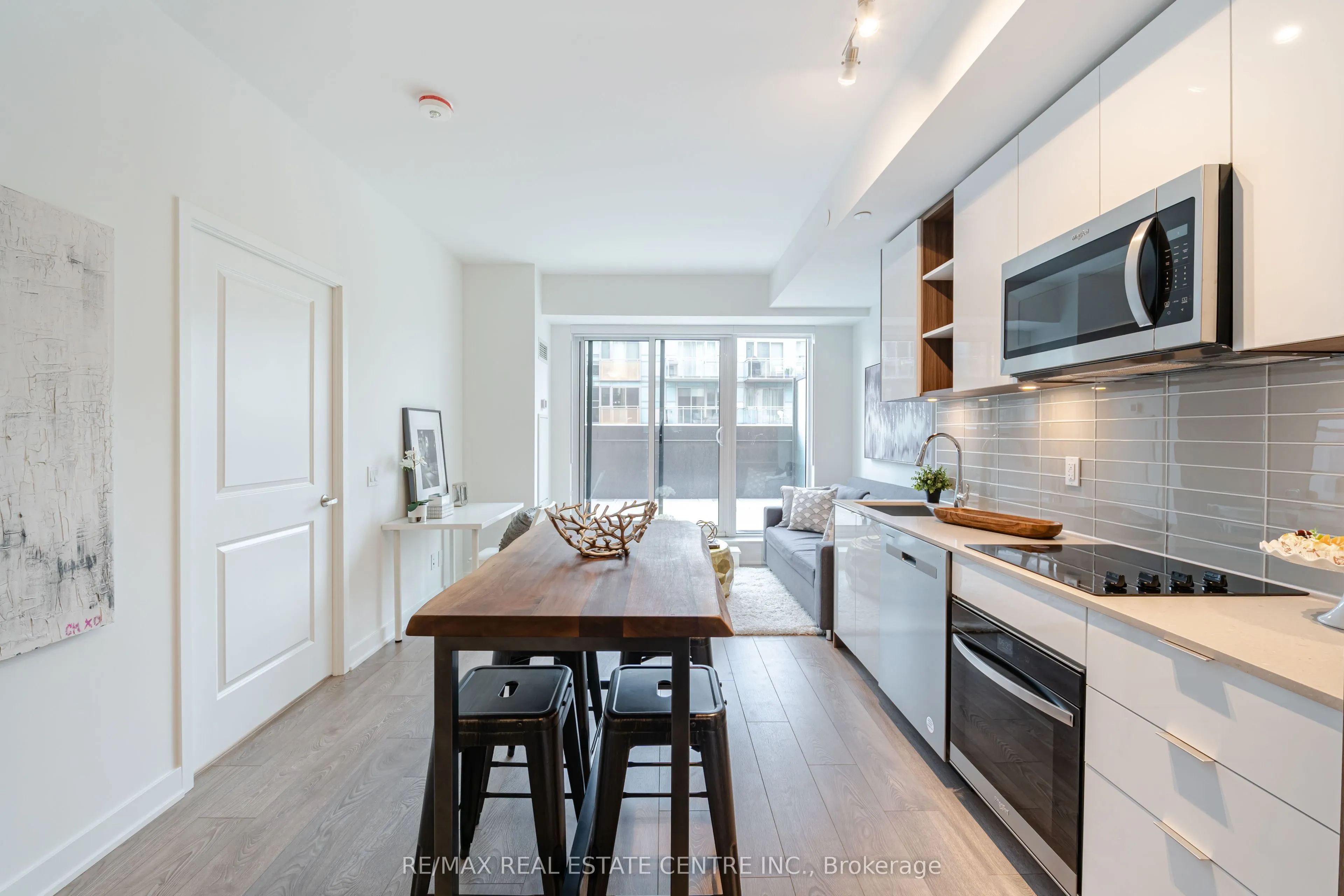 543 Richmond Street W #804