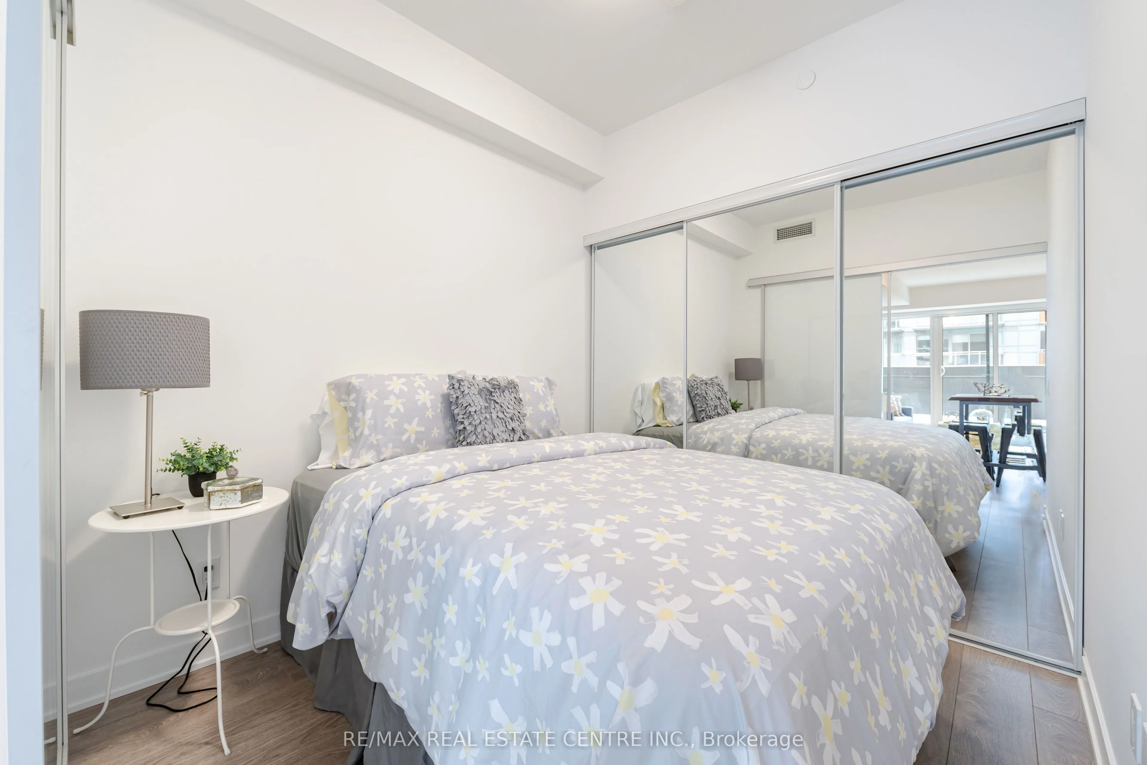 543 Richmond Street W #804
