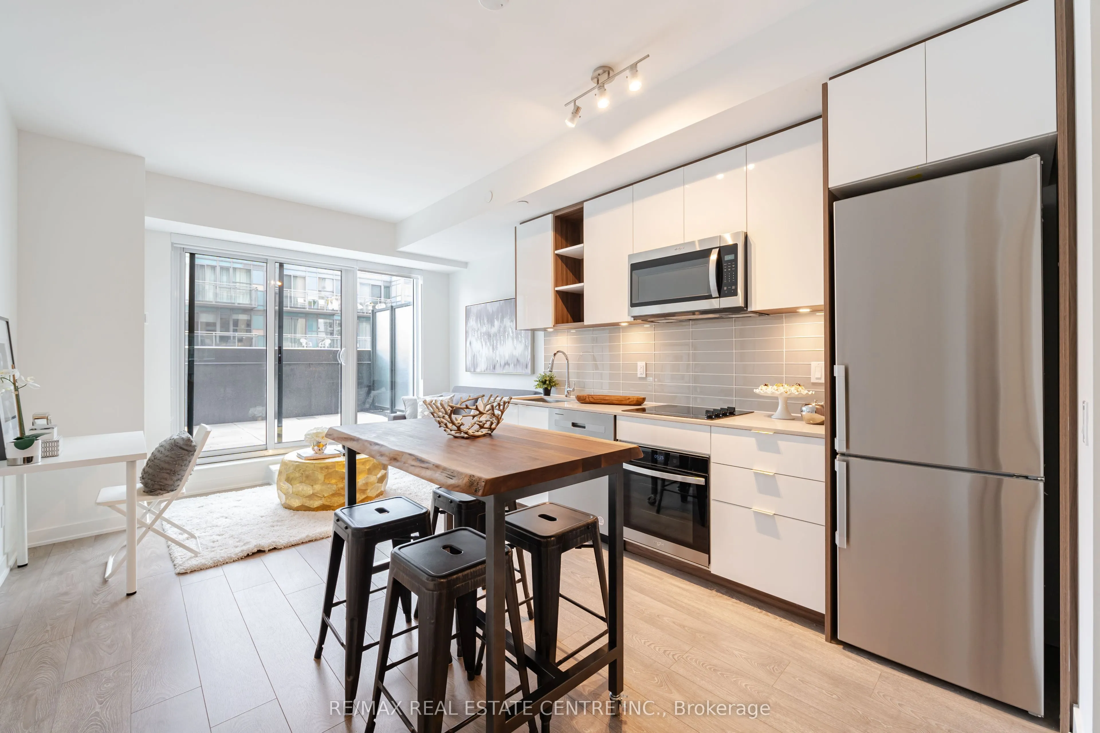 543 Richmond Street W #804