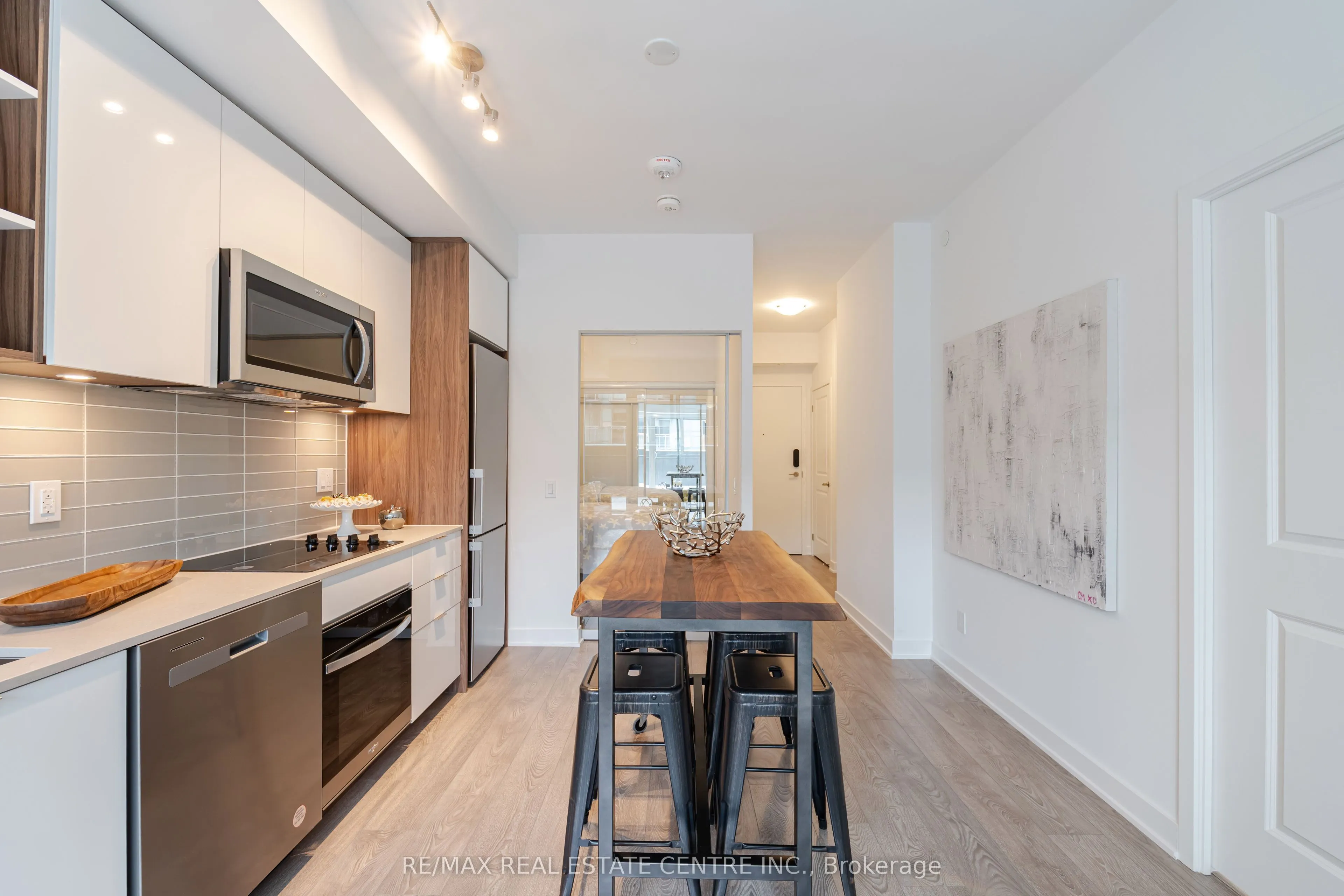 543 Richmond Street W #804