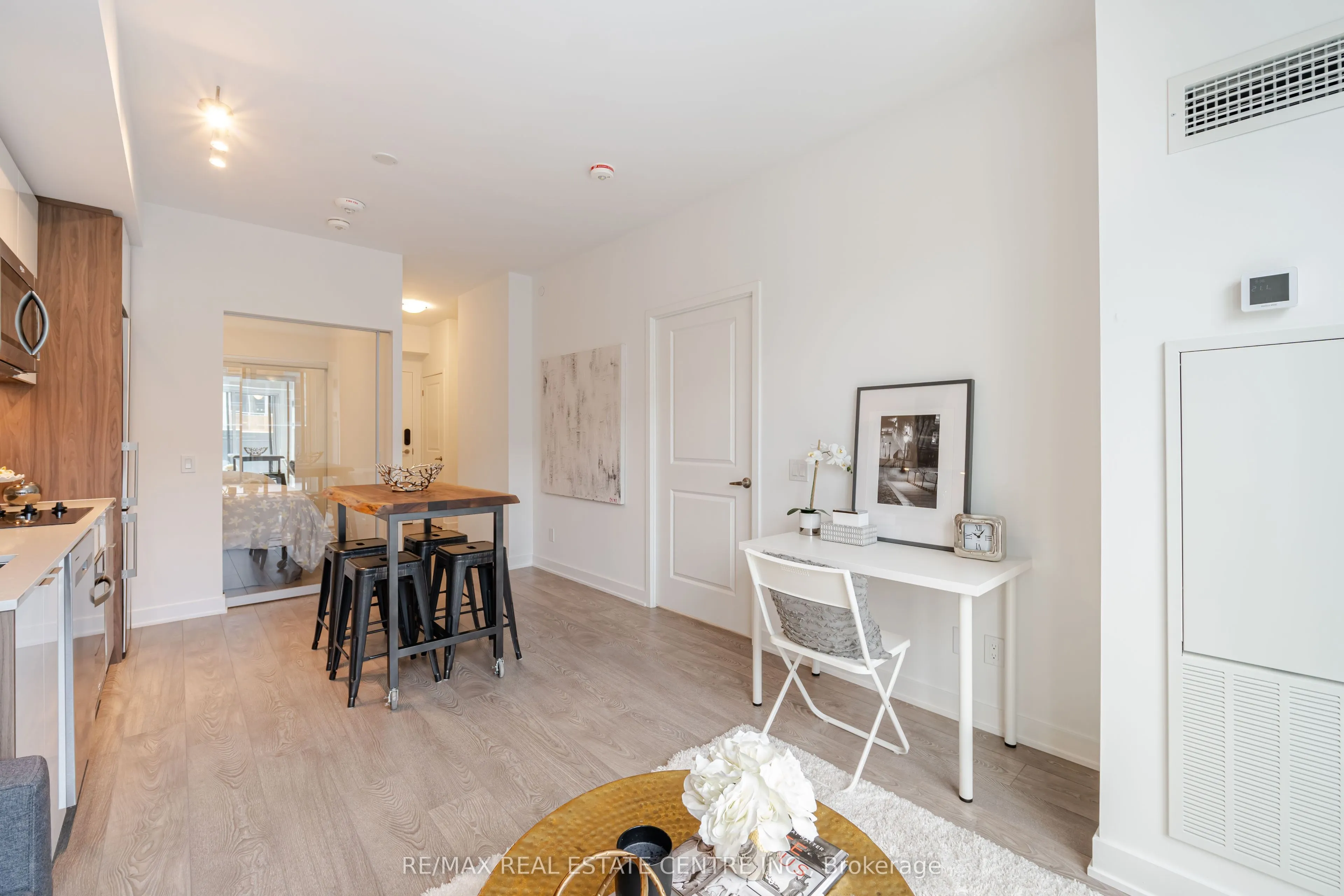 543 Richmond Street W #804
