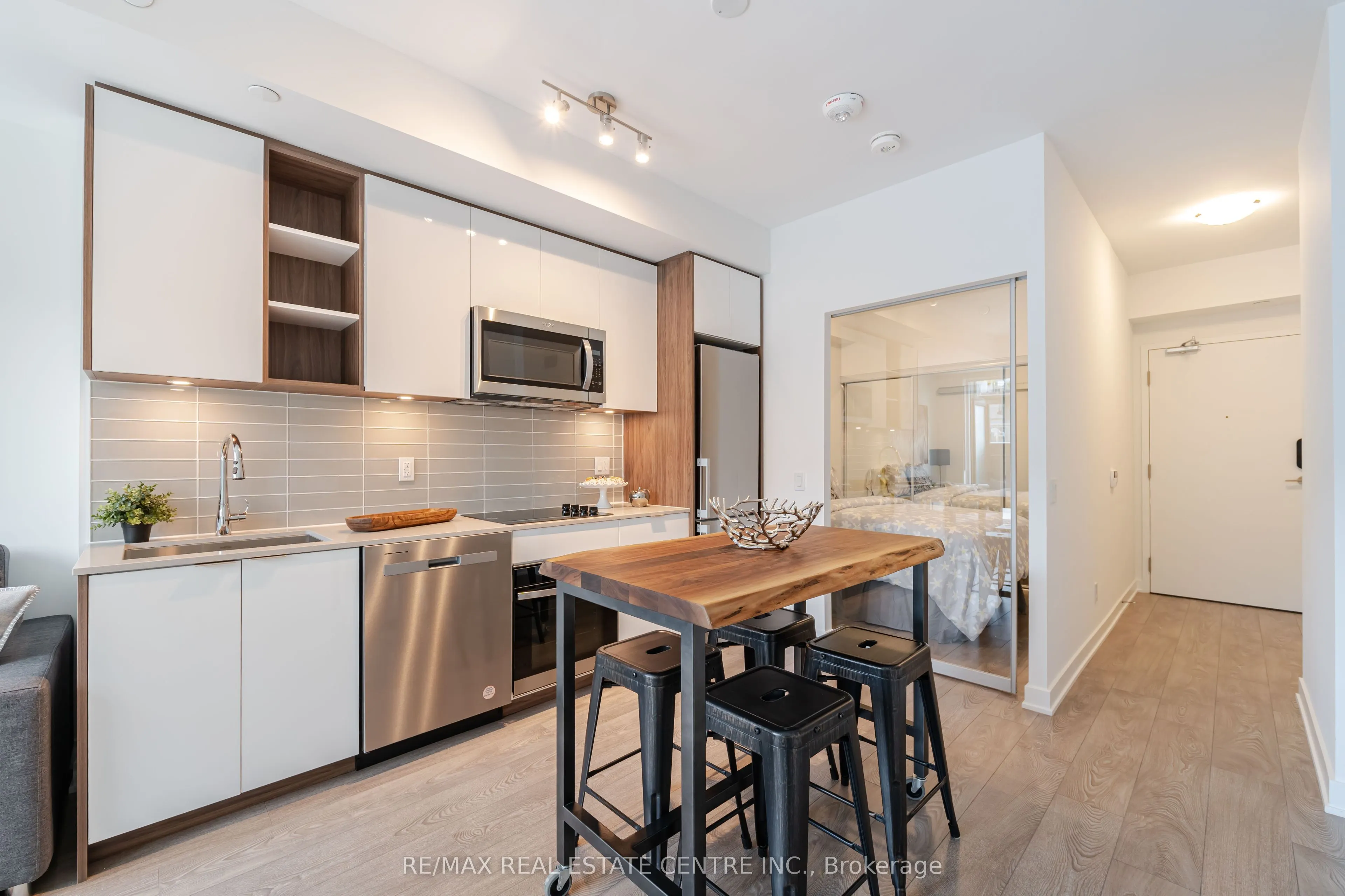 543 Richmond Street W #804