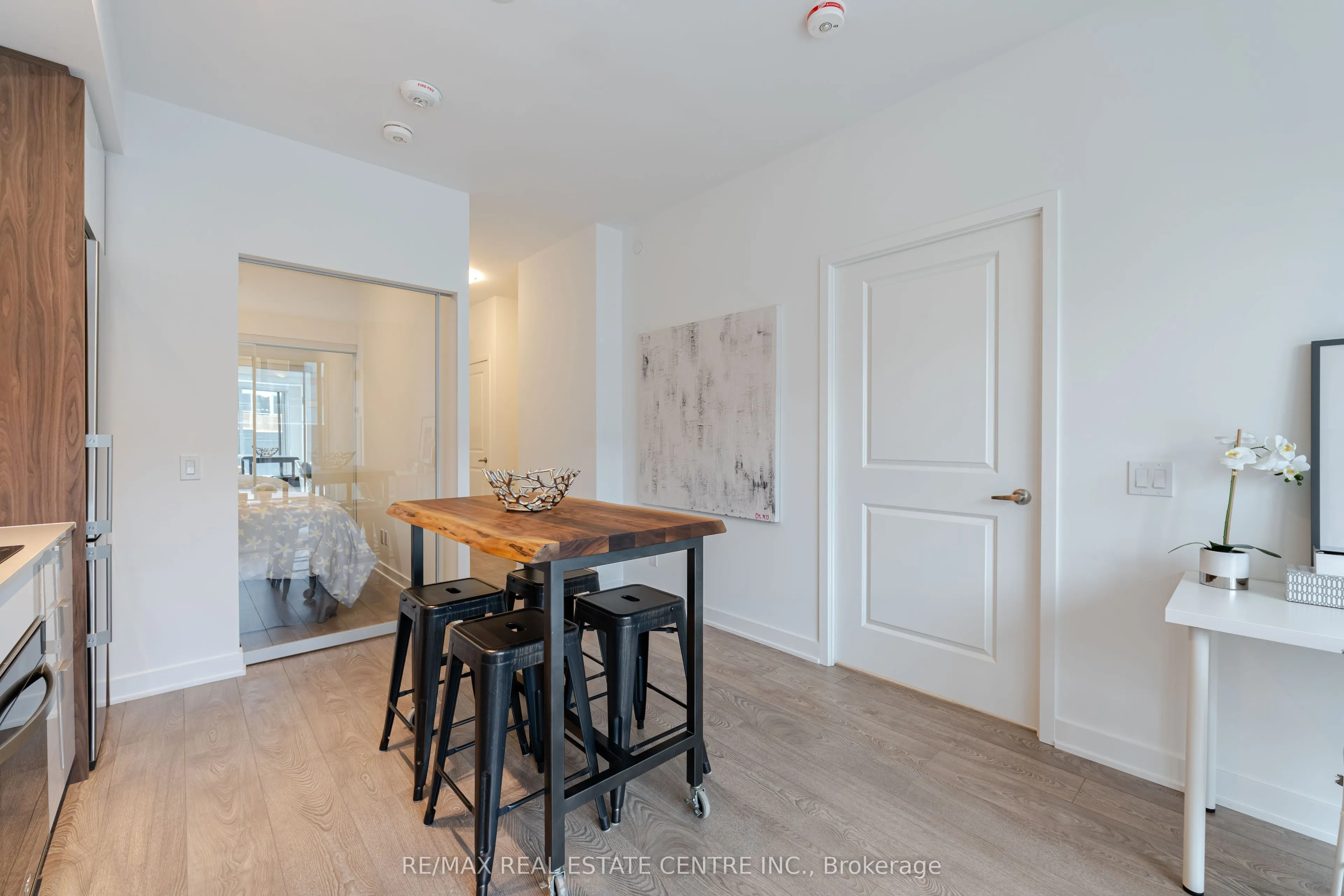 543 Richmond Street W #804
