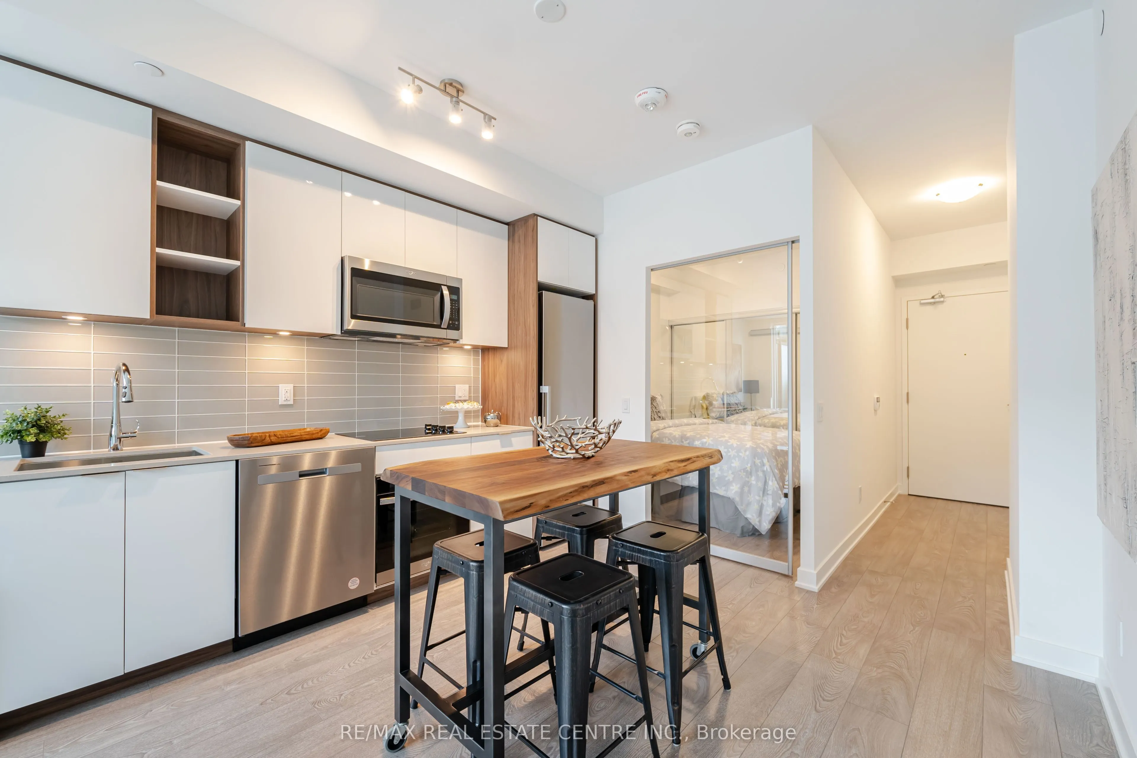 543 Richmond Street W #804