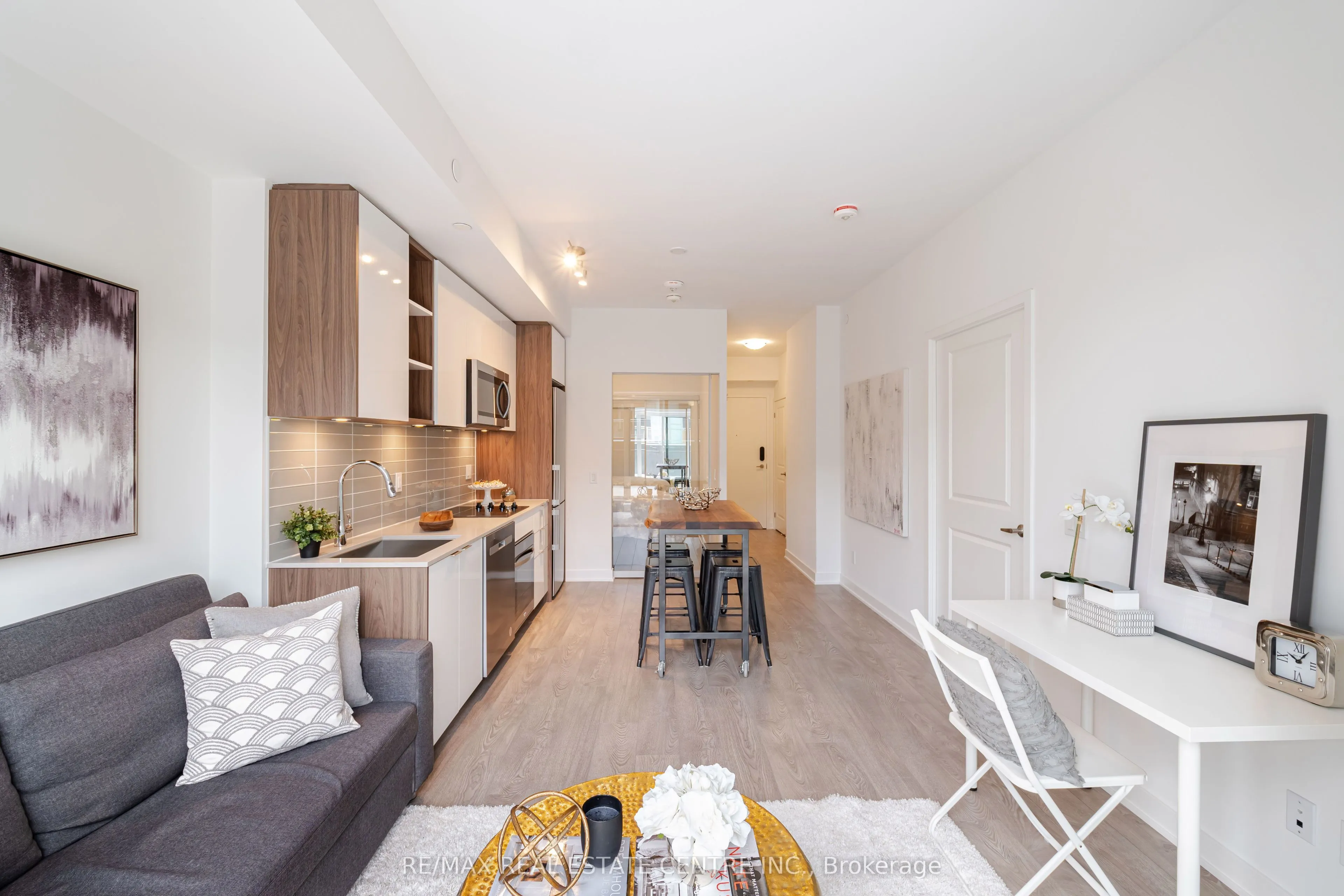 543 Richmond Street W #804