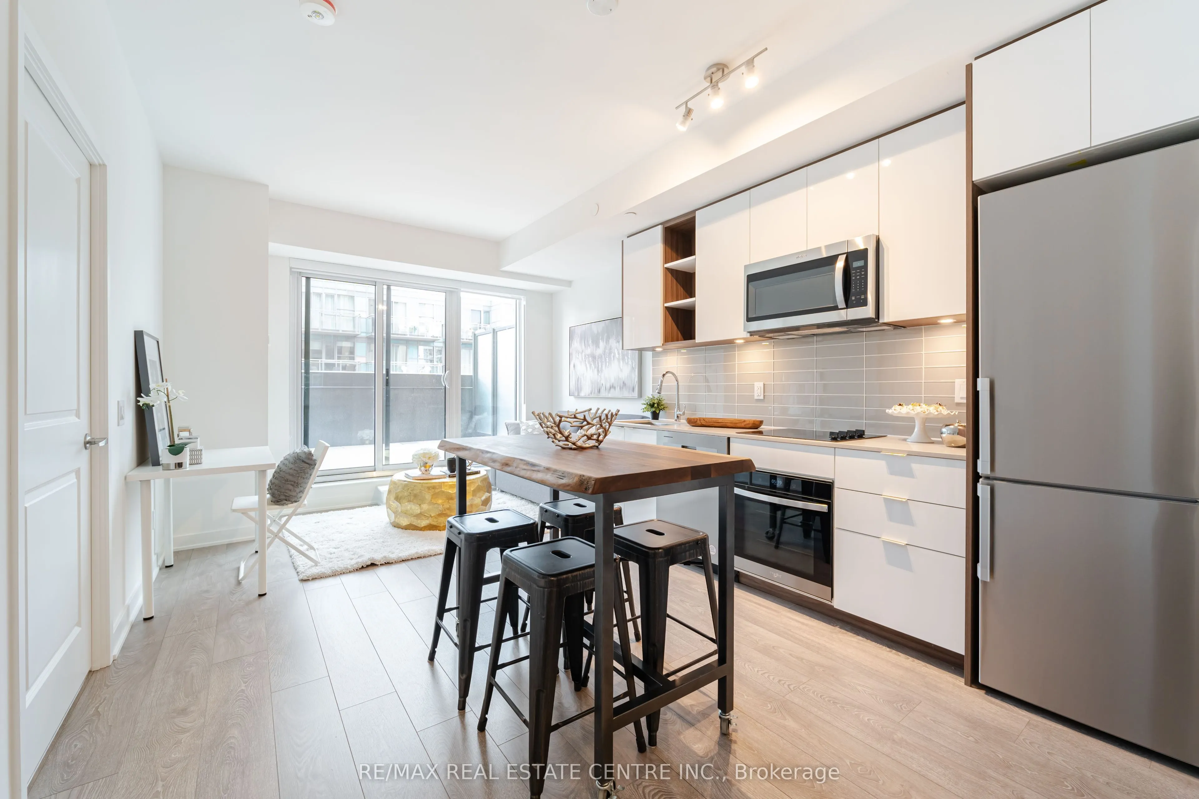 543 Richmond Street W #804