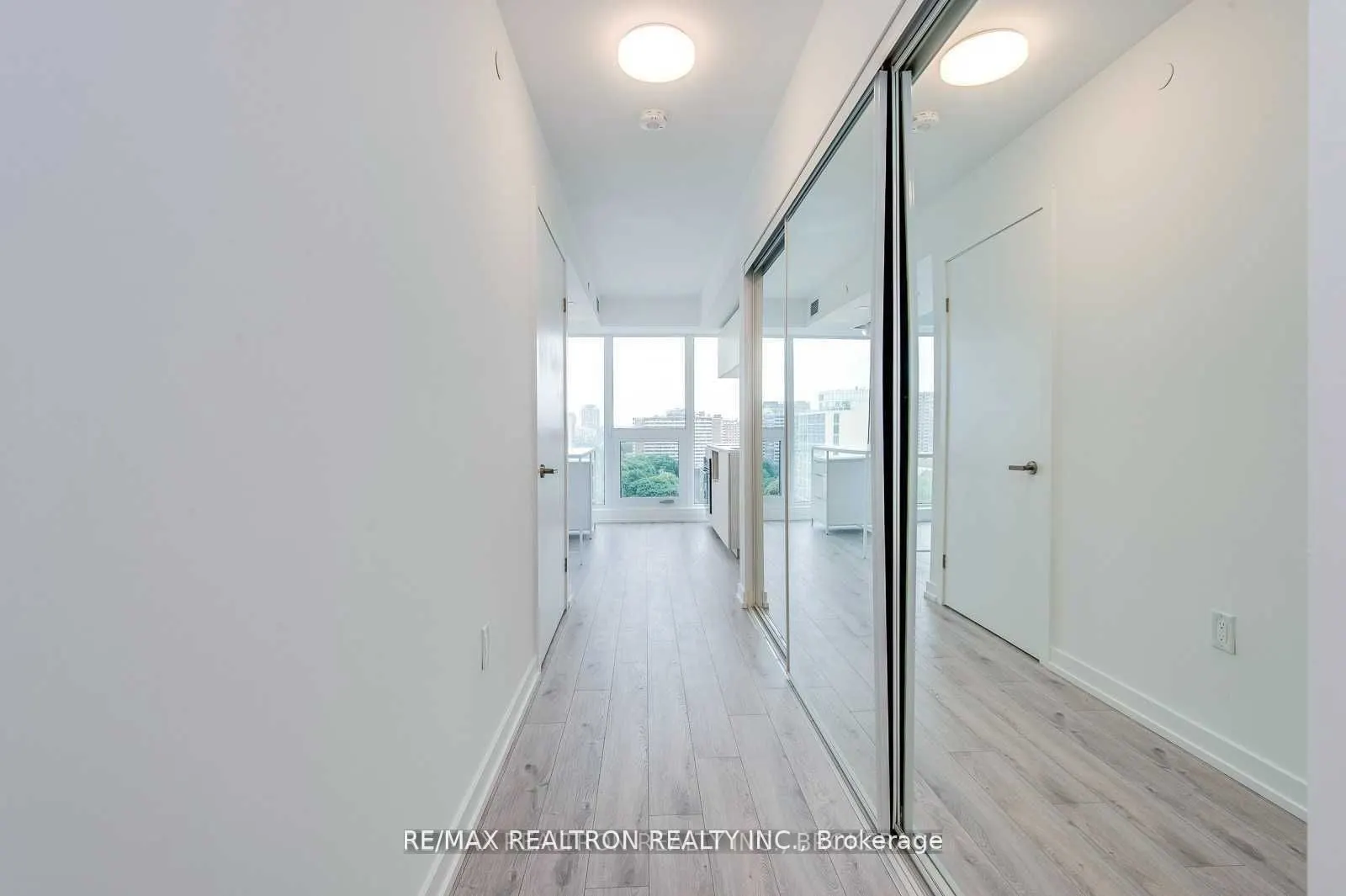 77 Shuter Street #Ph07