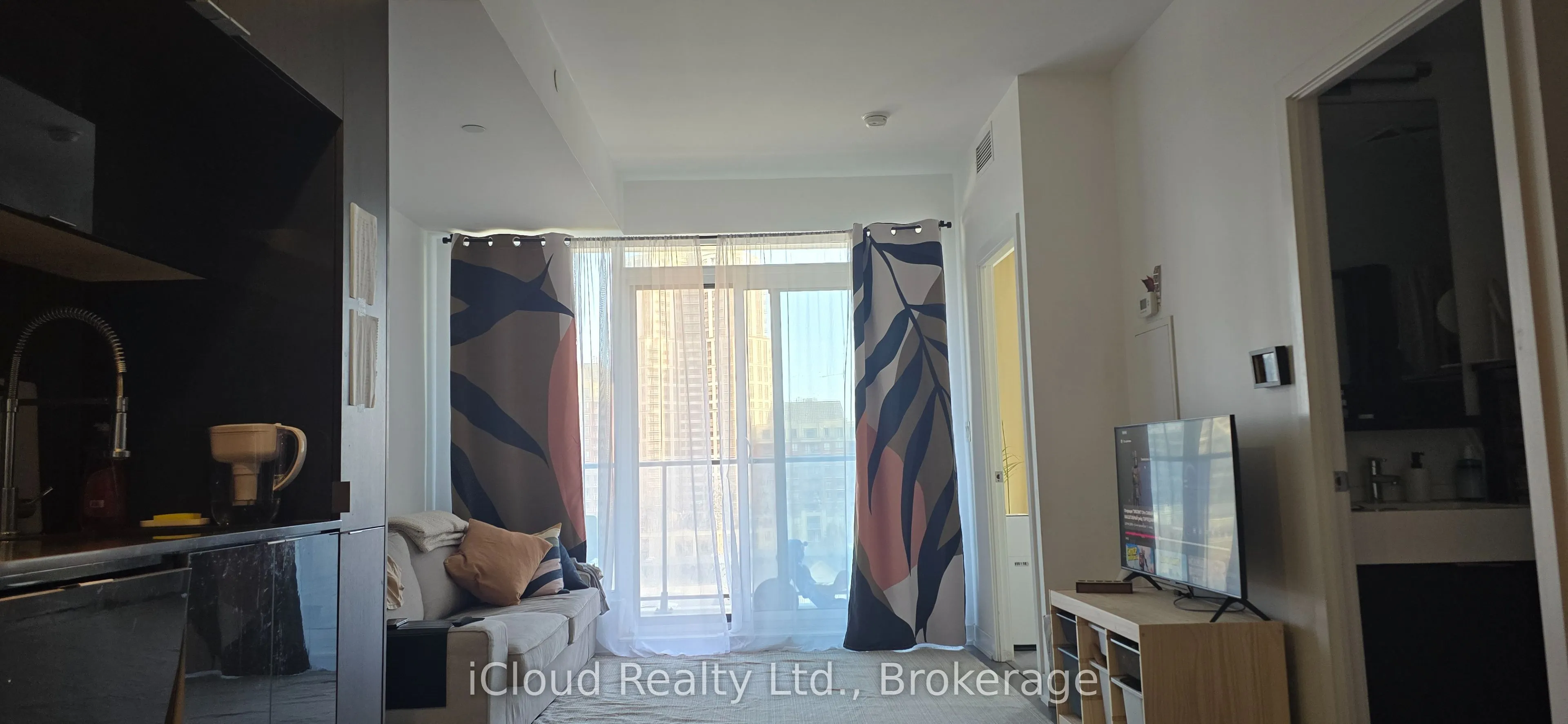 28 Avondale Avenue S #806