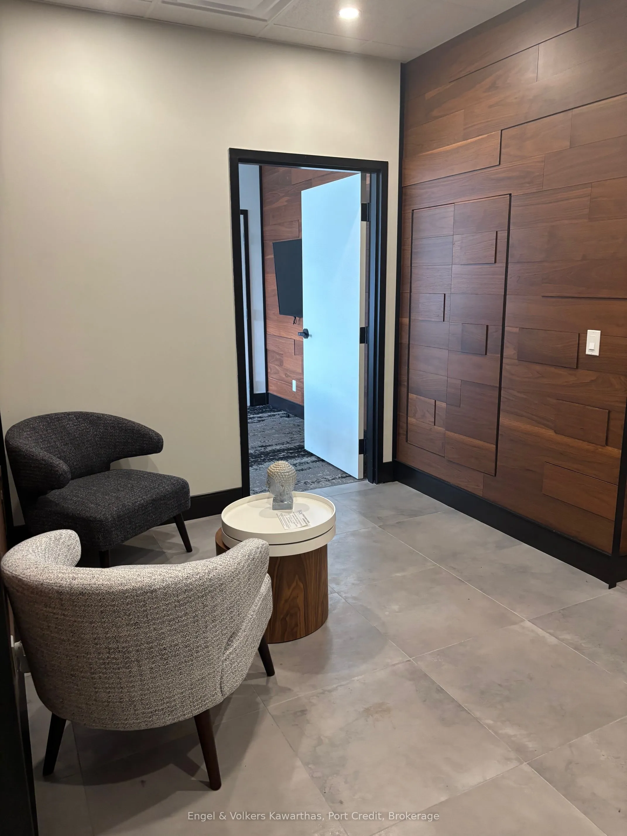 130 Queens Quay E #516