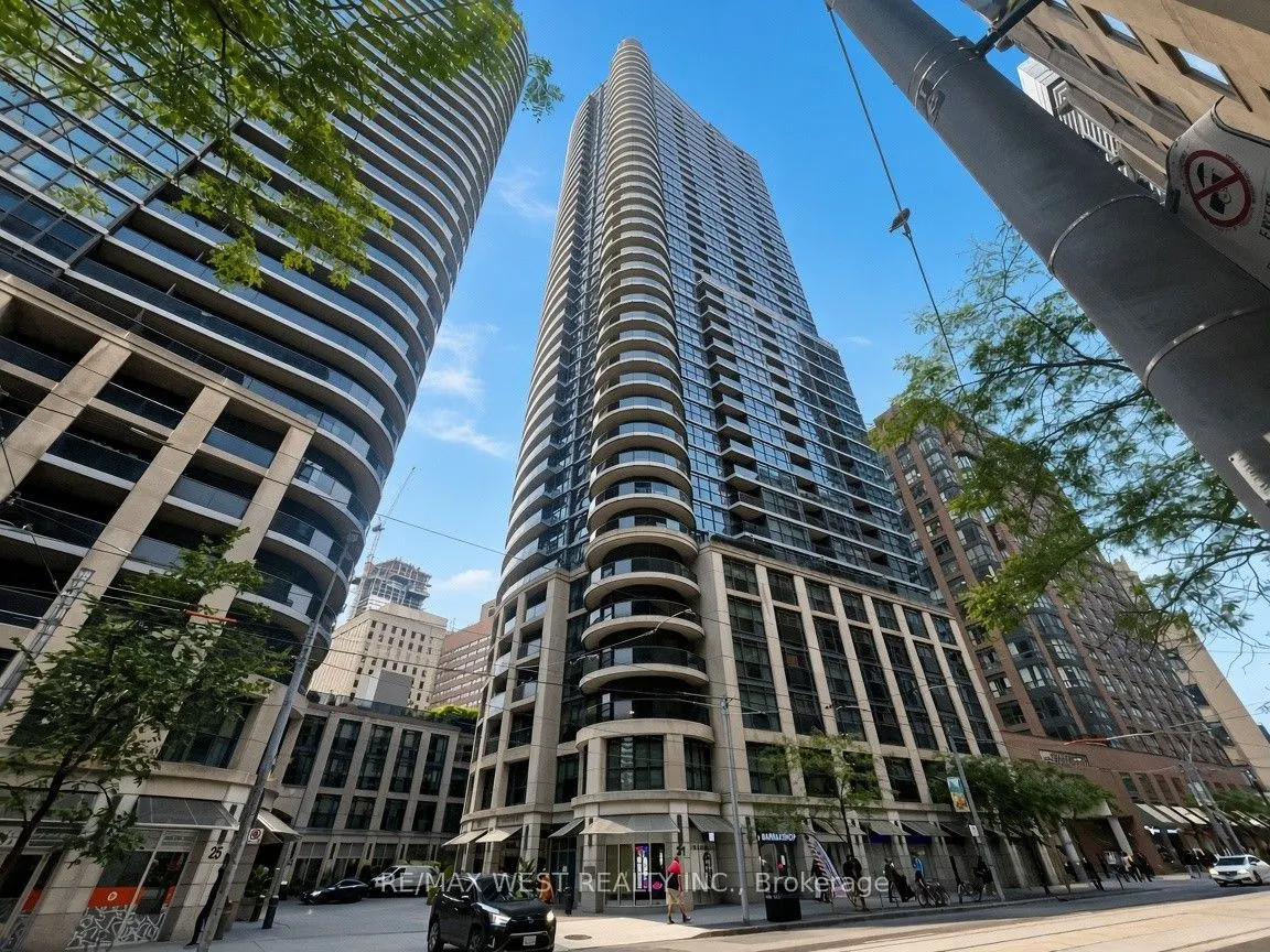 21 Carlton Street #2101