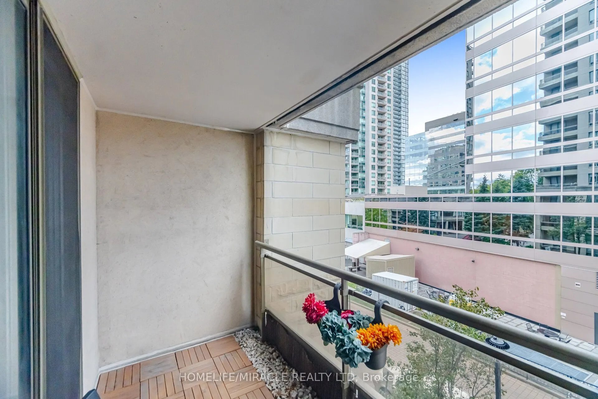 260 Doris Avenue #301