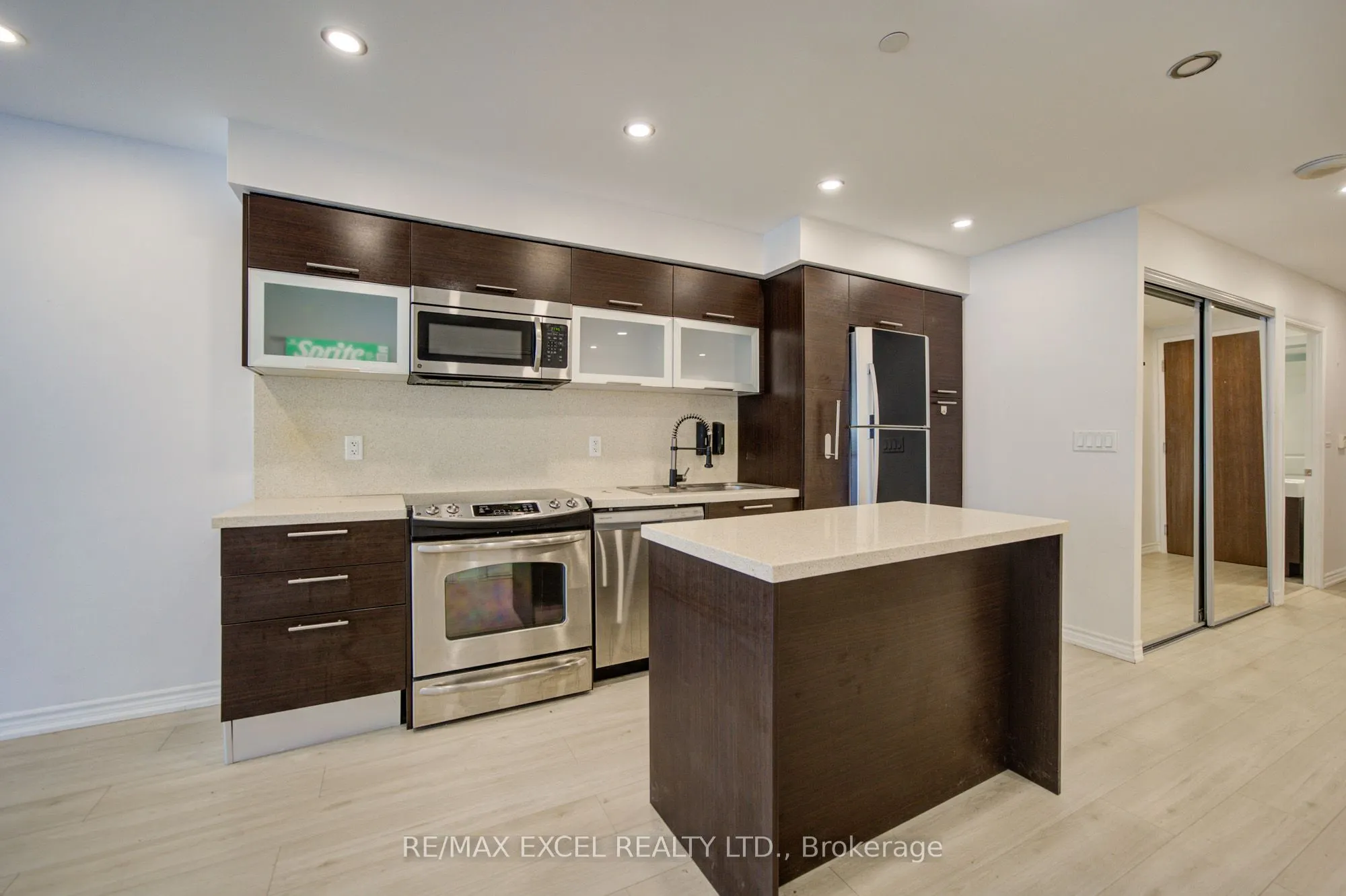 386 Yonge Street #503