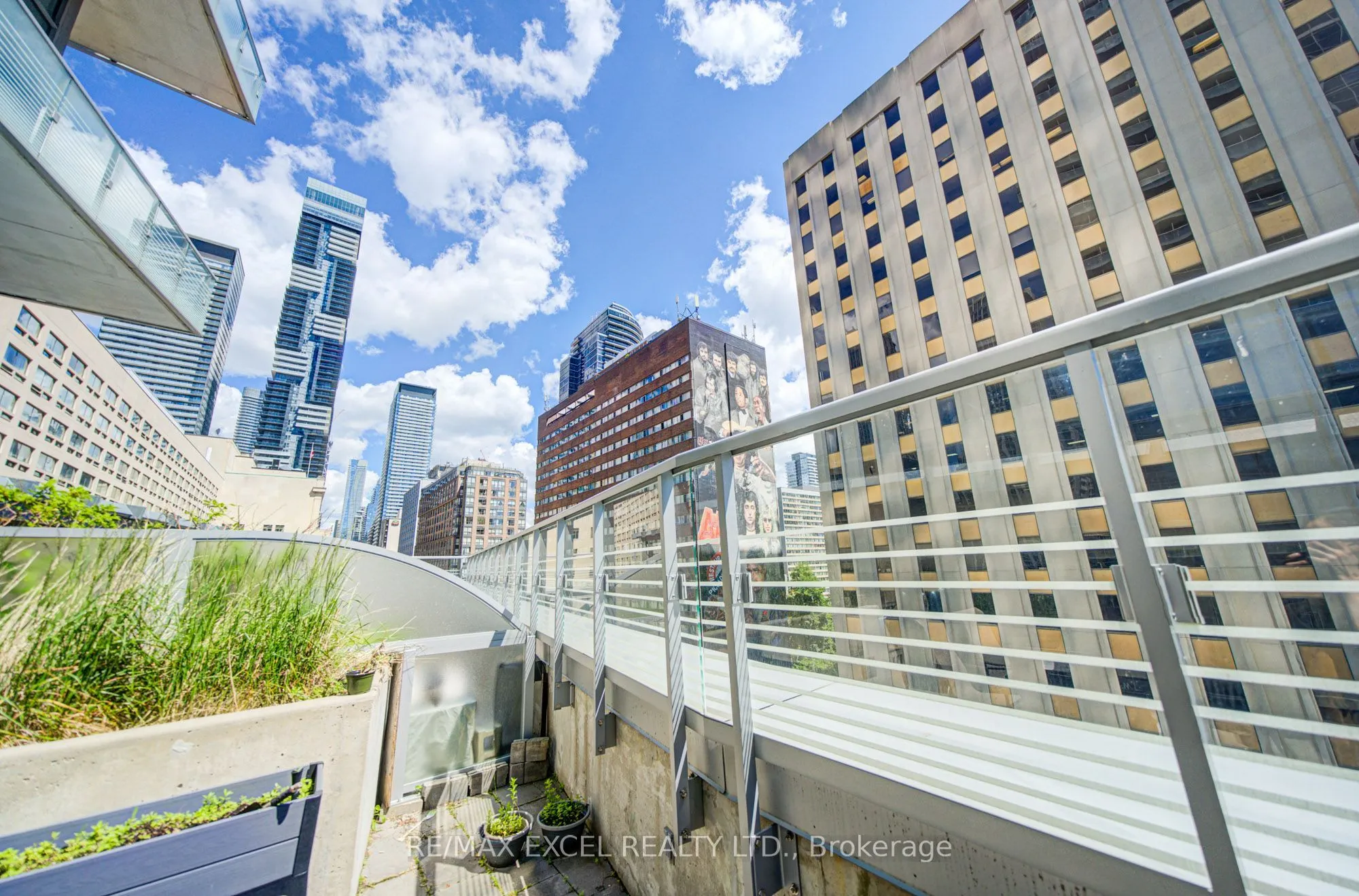386 Yonge Street #503