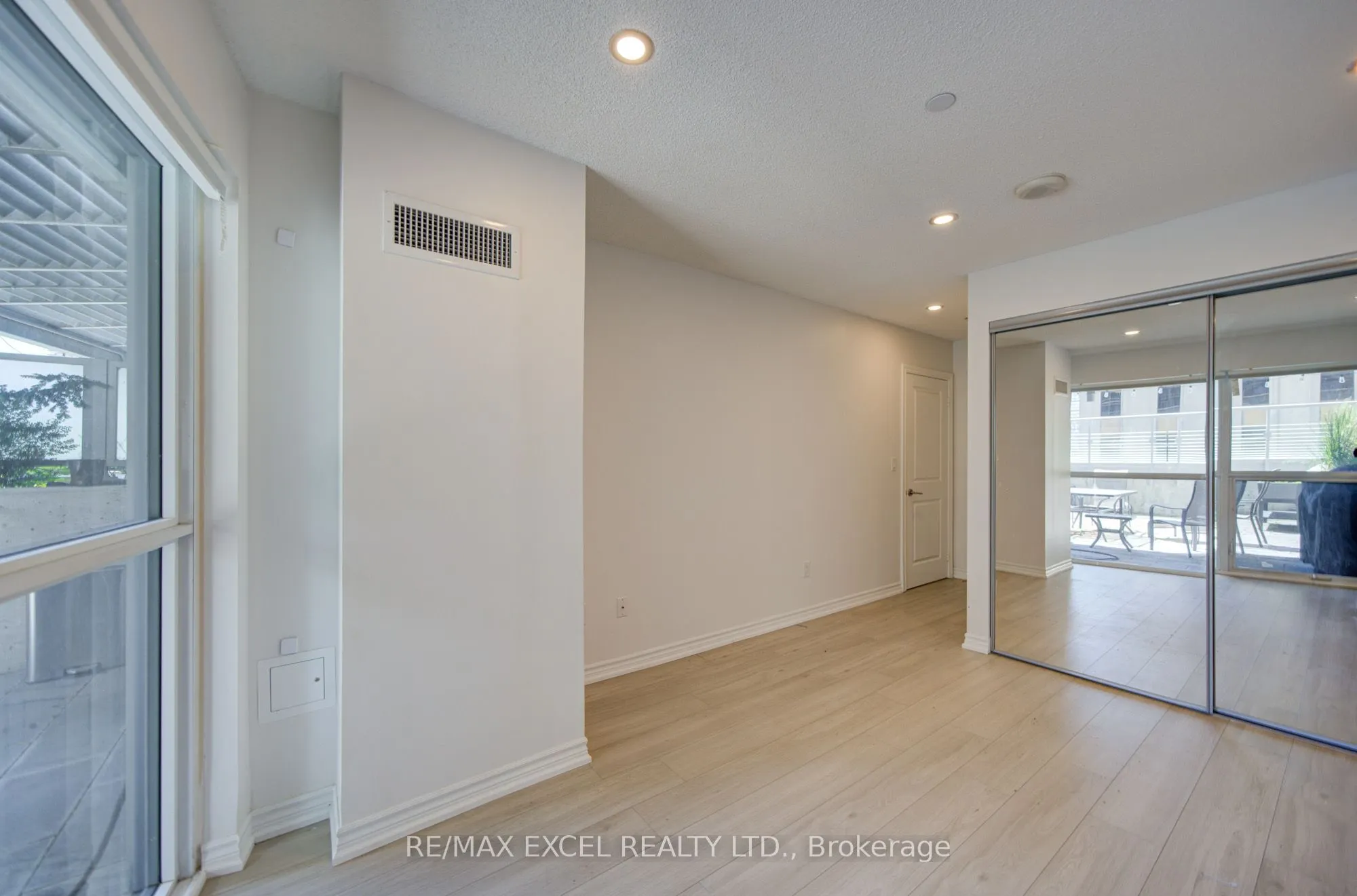 386 Yonge Street #503