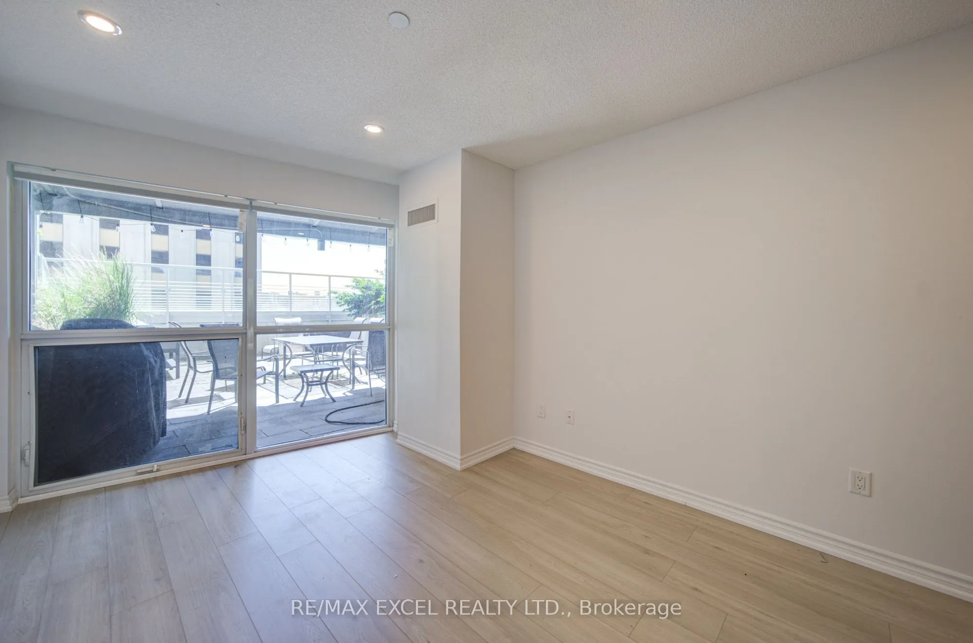 386 Yonge Street #503