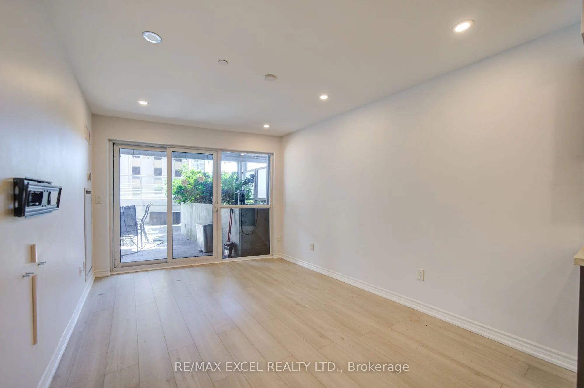 386 Yonge Street #503