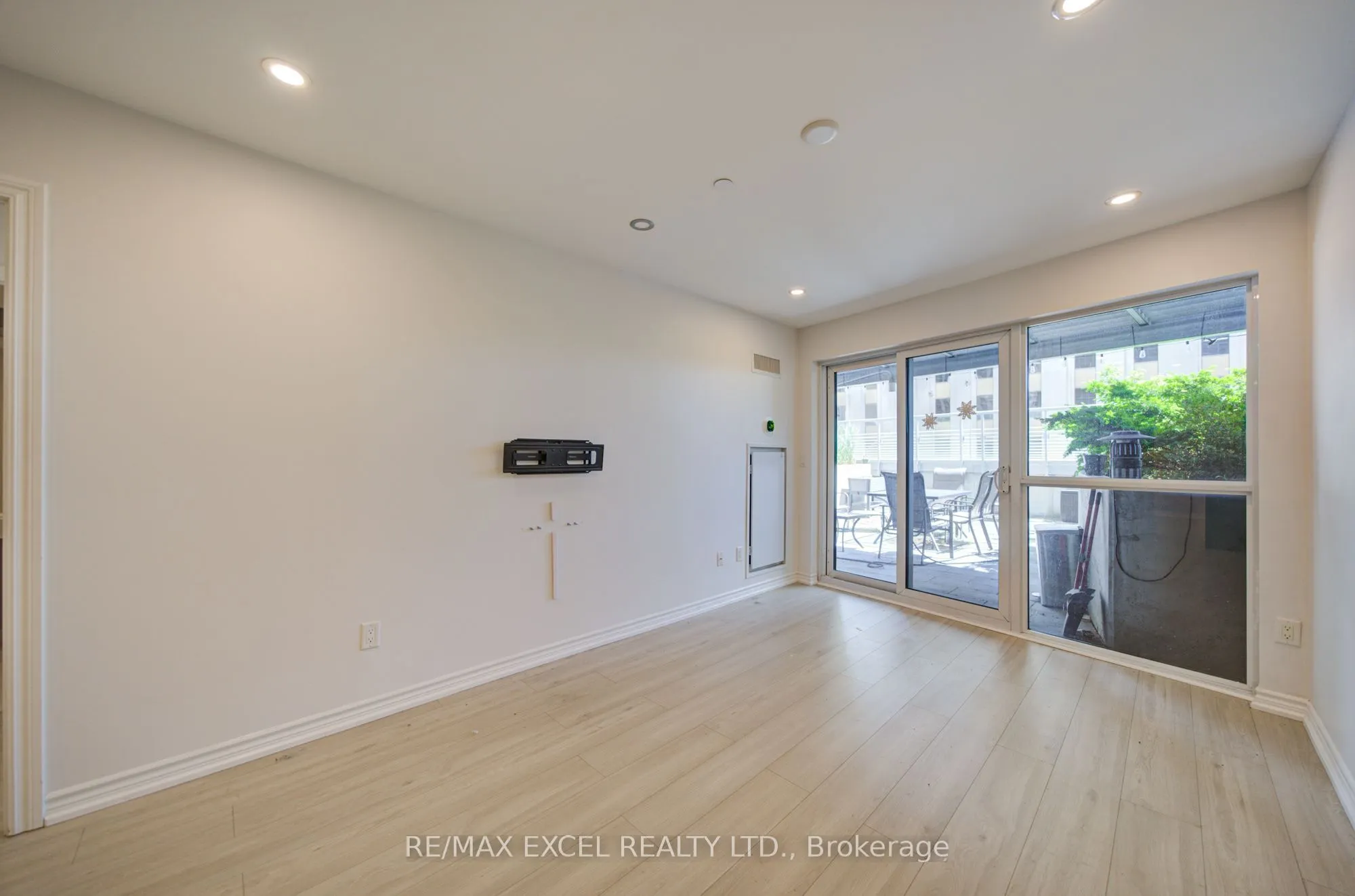386 Yonge Street #503