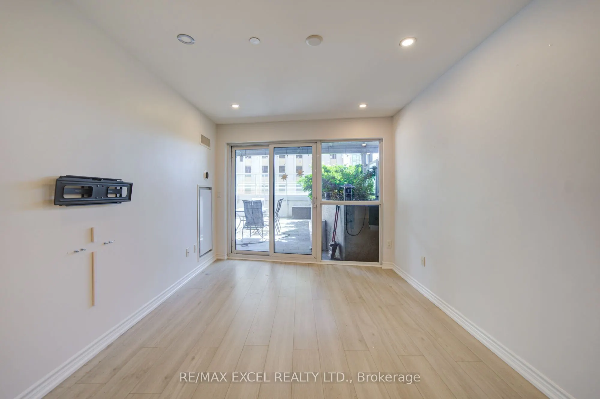 386 Yonge Street #503