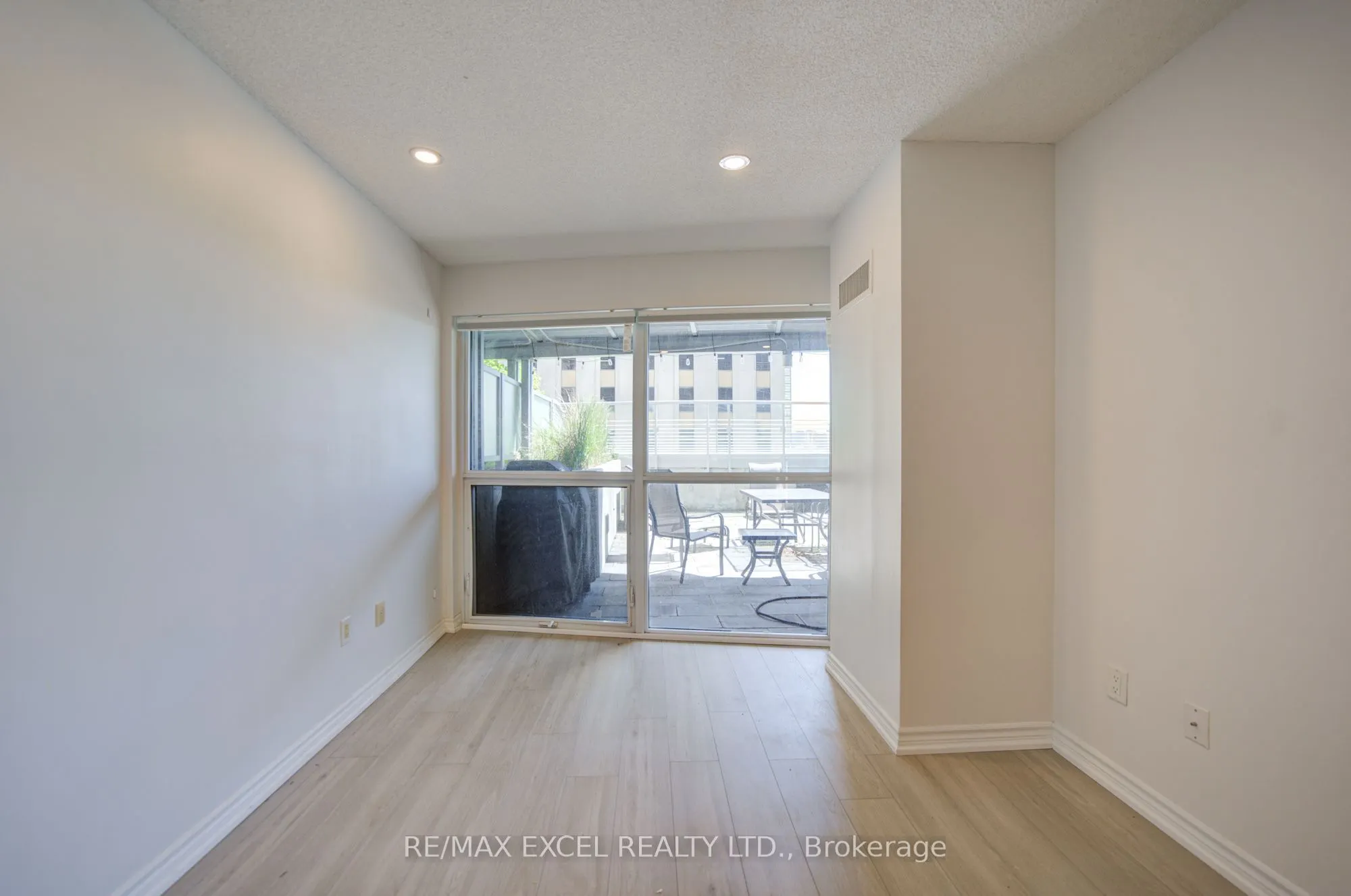 386 Yonge Street #503