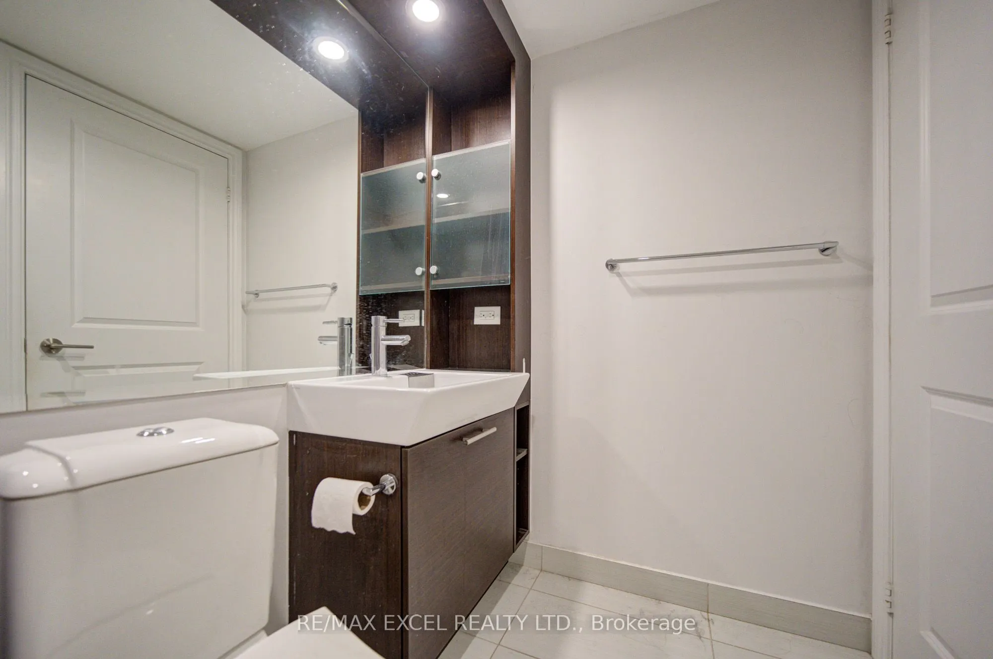386 Yonge Street #503