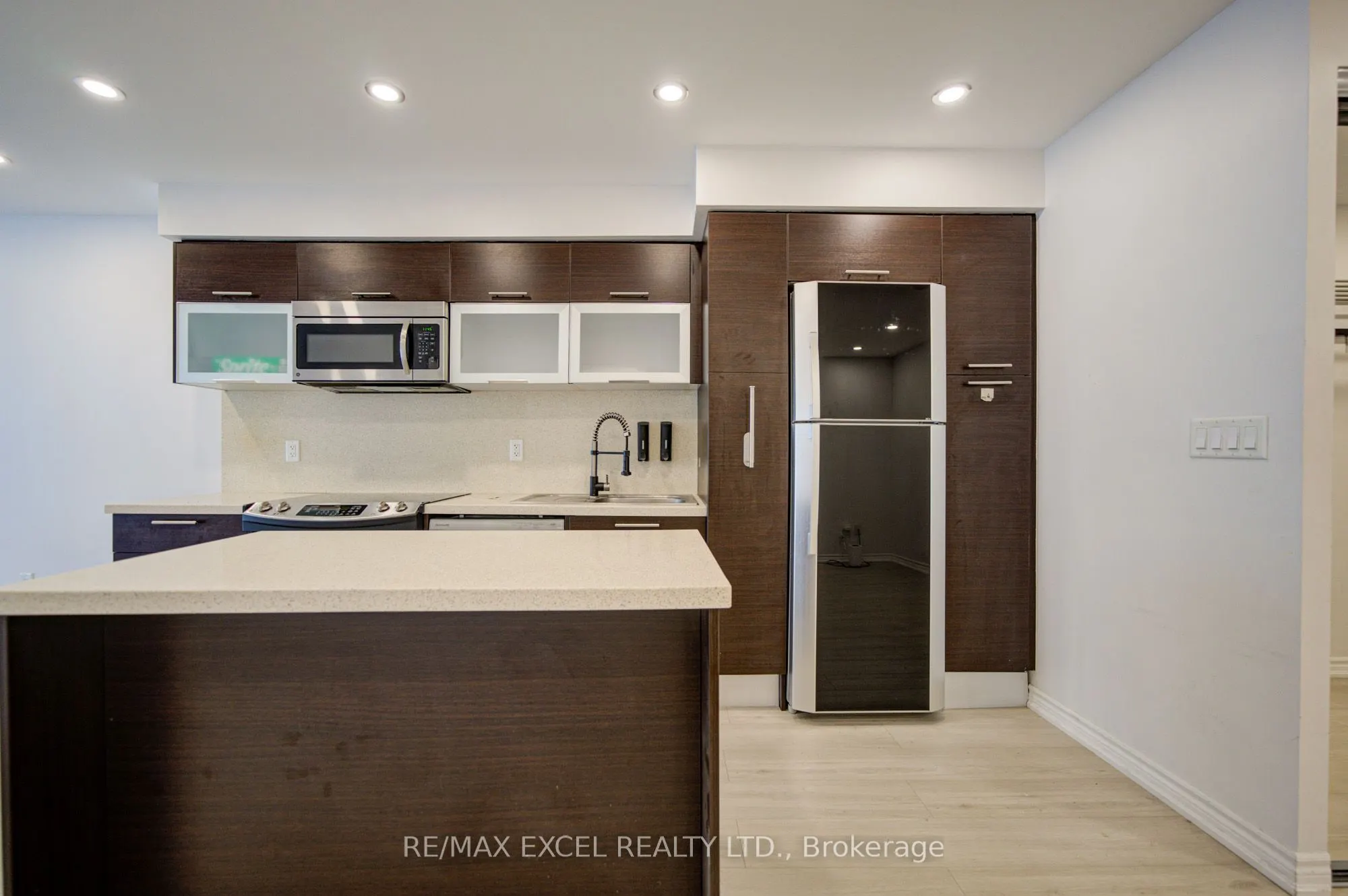 386 Yonge Street #503