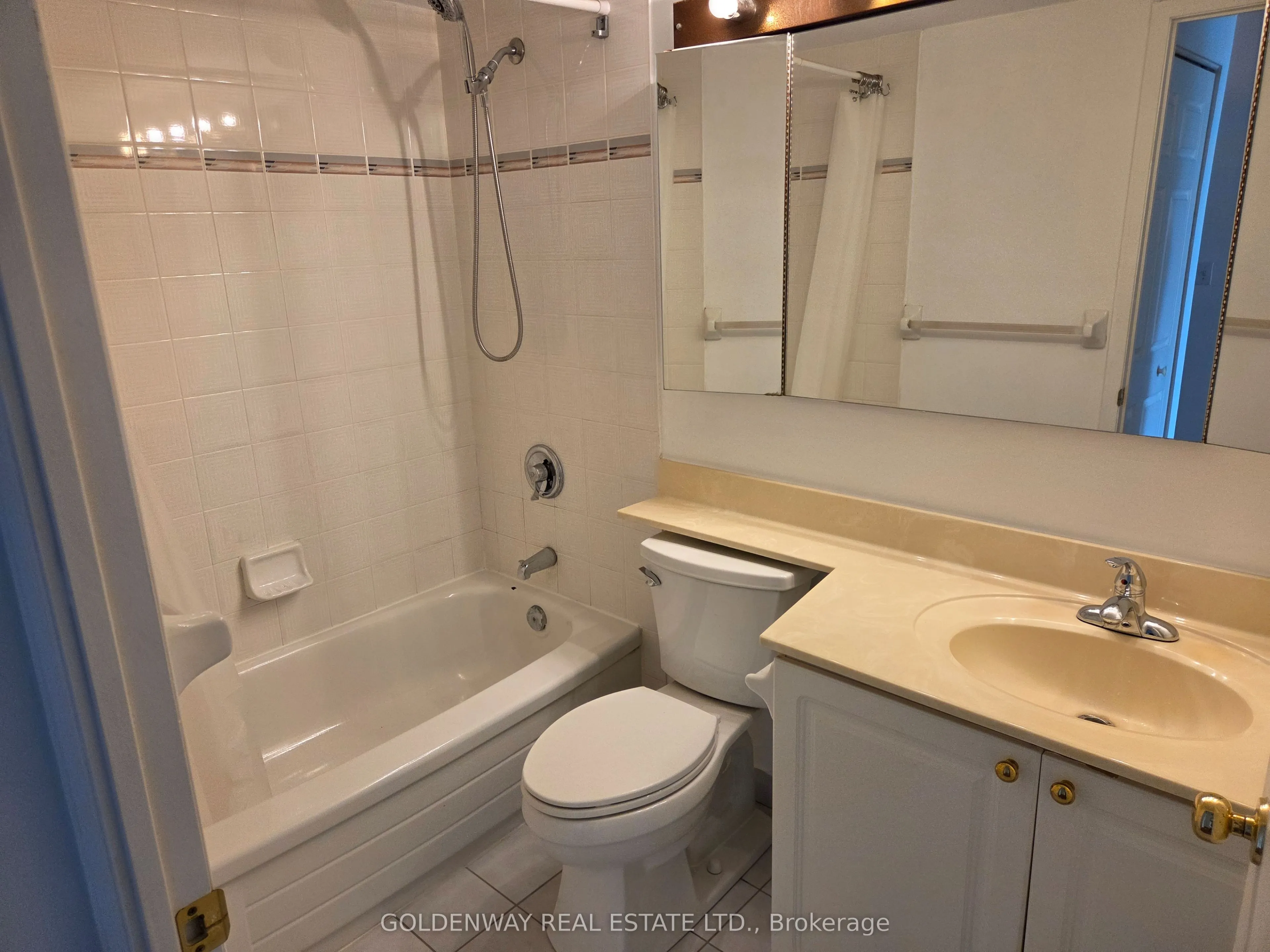 18 Pemberton Avenue #402