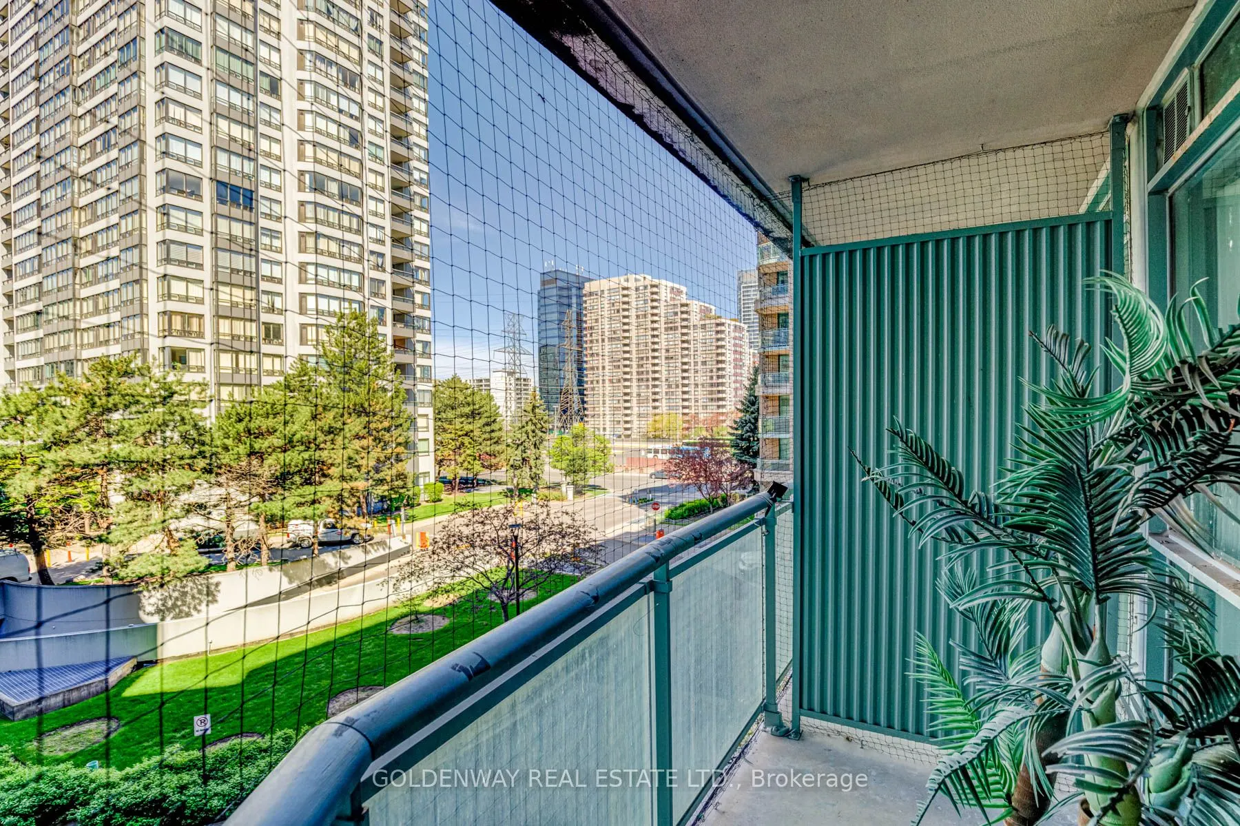 18 Pemberton Avenue #402