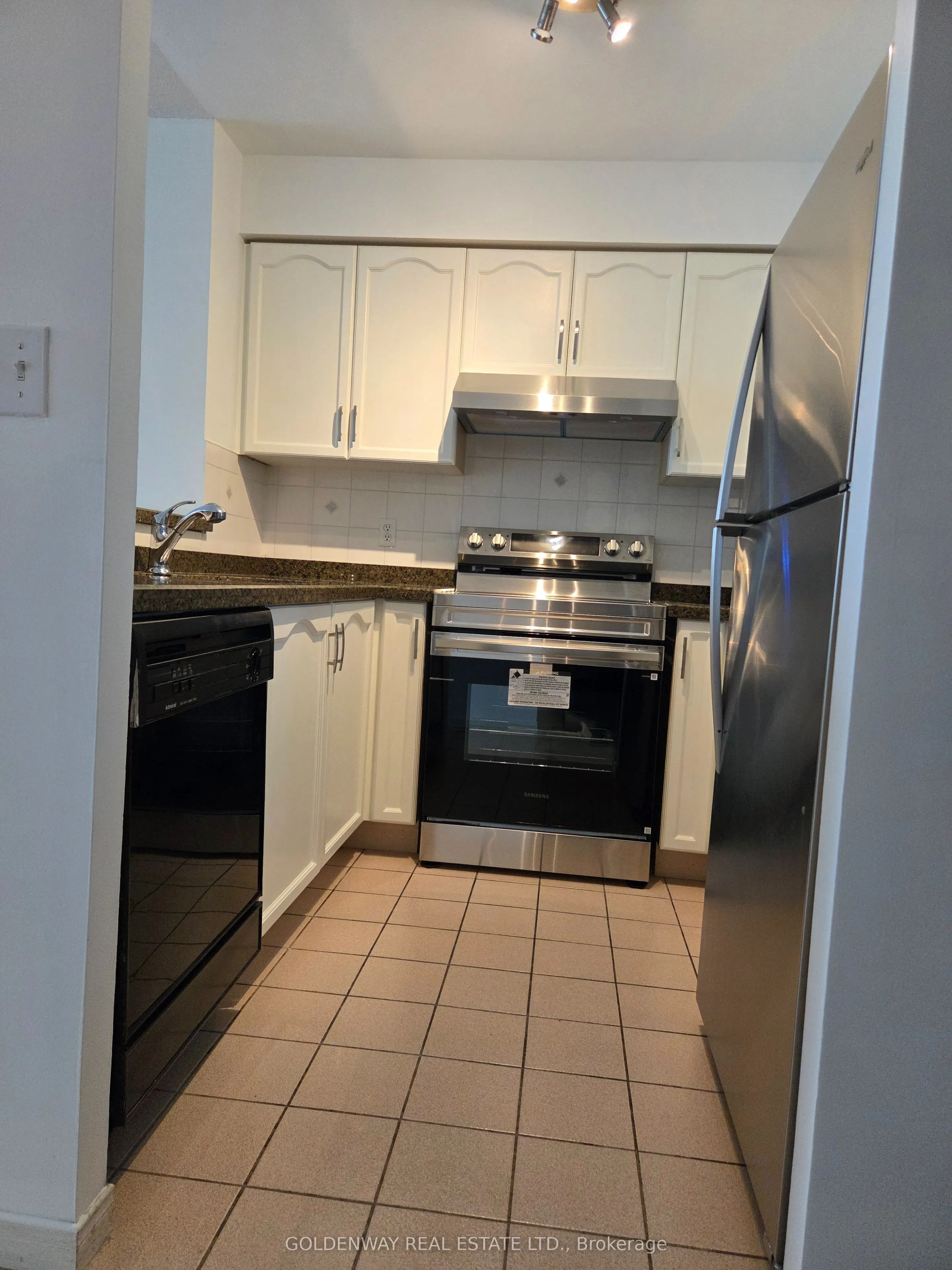 18 Pemberton Avenue #402