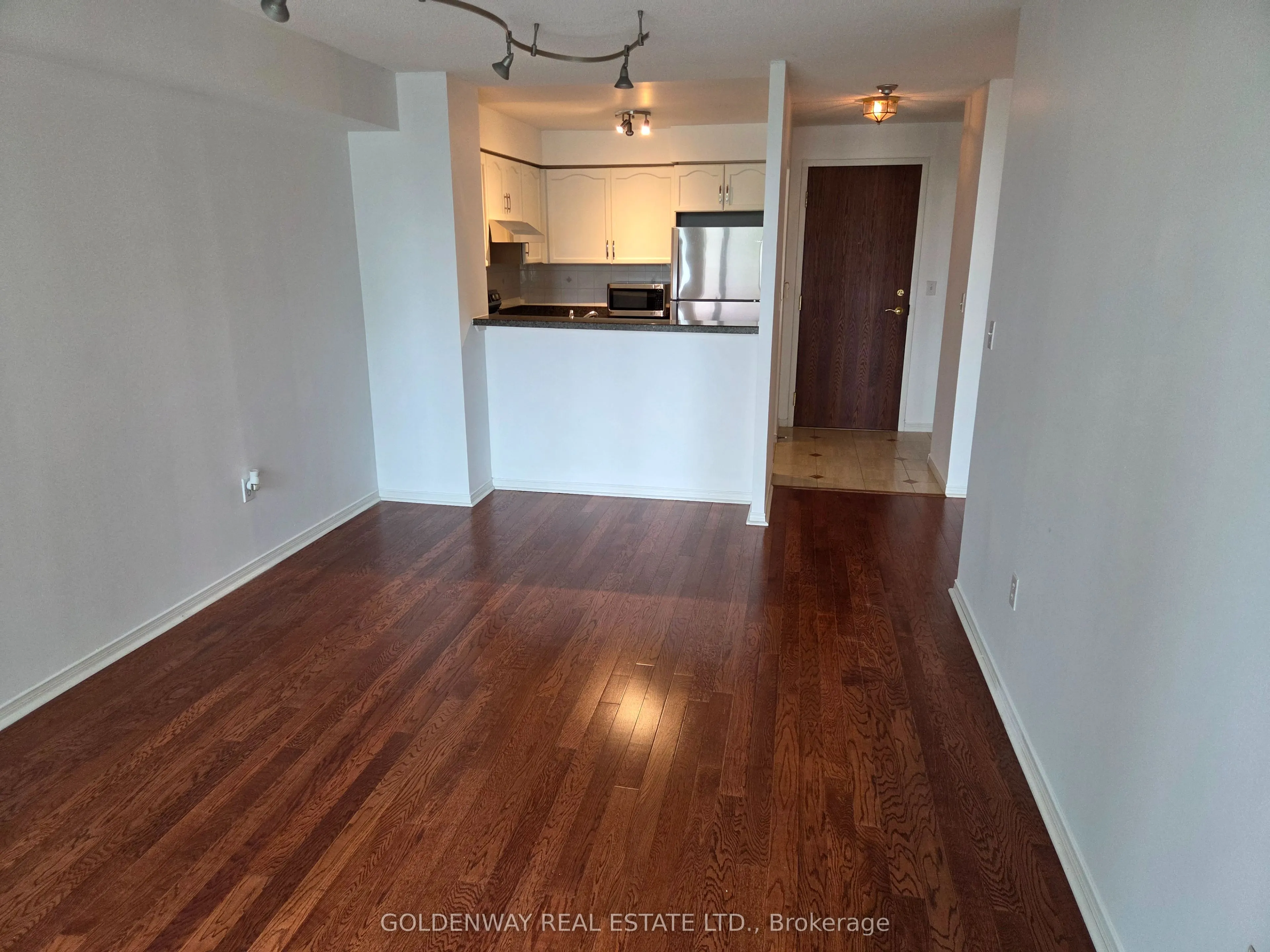 18 Pemberton Avenue #402